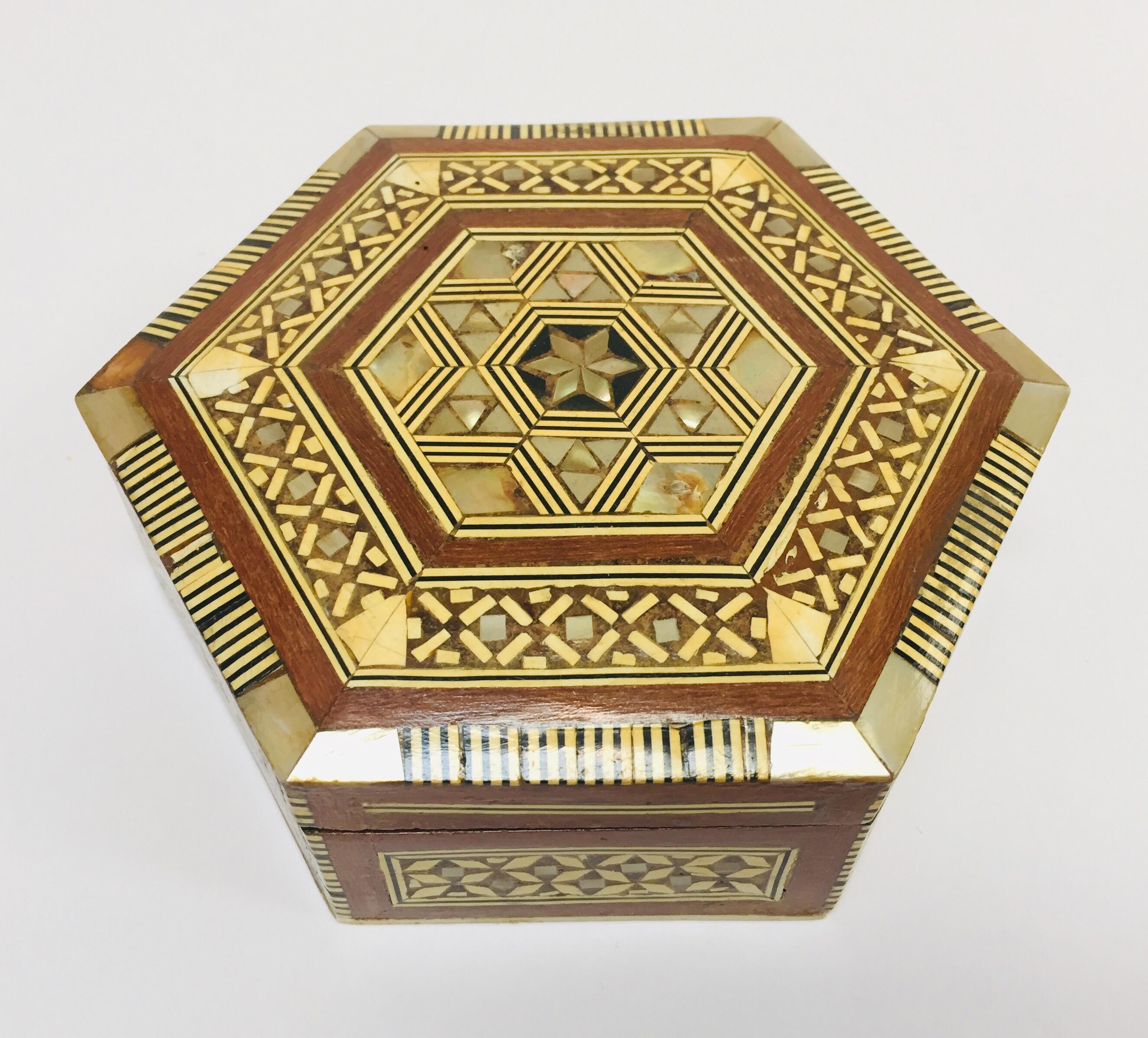 Inlay Moorish Handcrafted Syrian Octagonal Box Mother of Pearl Inlaid