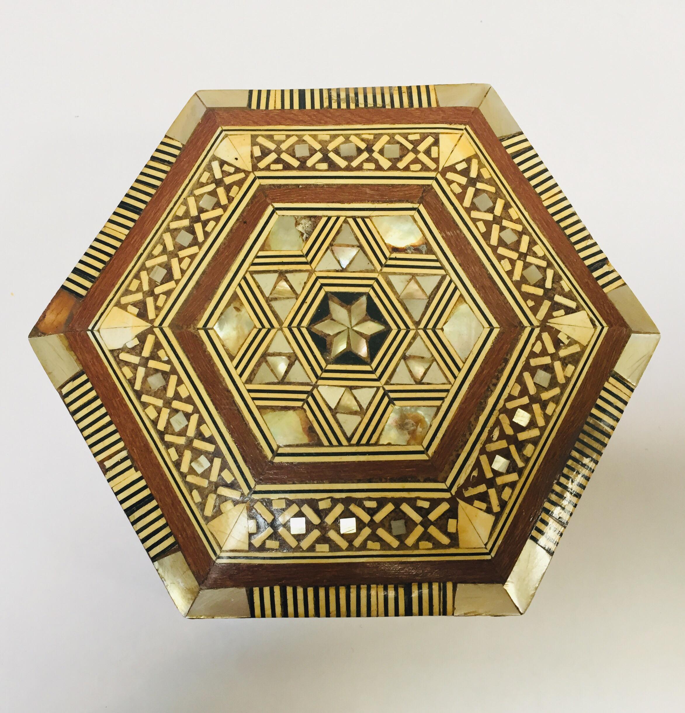 Moorish Handcrafted Syrian Octagonal Box Mother of Pearl Inlaid In Good Condition In North Hollywood, CA