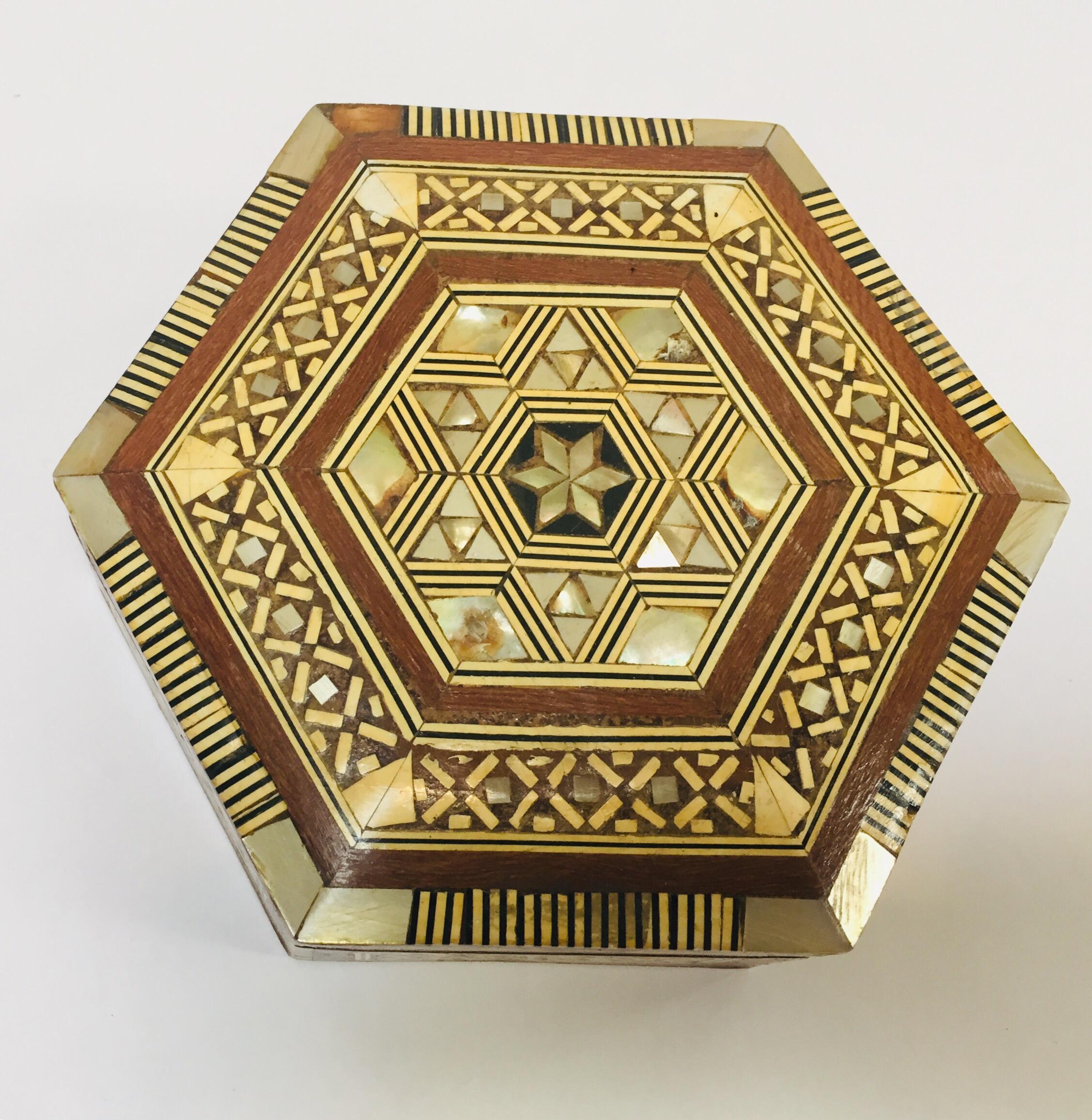 Mother-of-Pearl Moorish Handcrafted Syrian Octagonal Box Mother of Pearl Inlaid