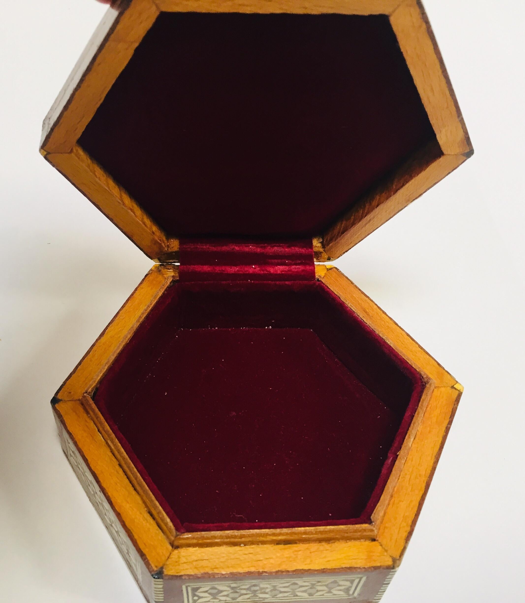 Moorish Handcrafted Syrian Octagonal Box Mother of Pearl Inlaid 1