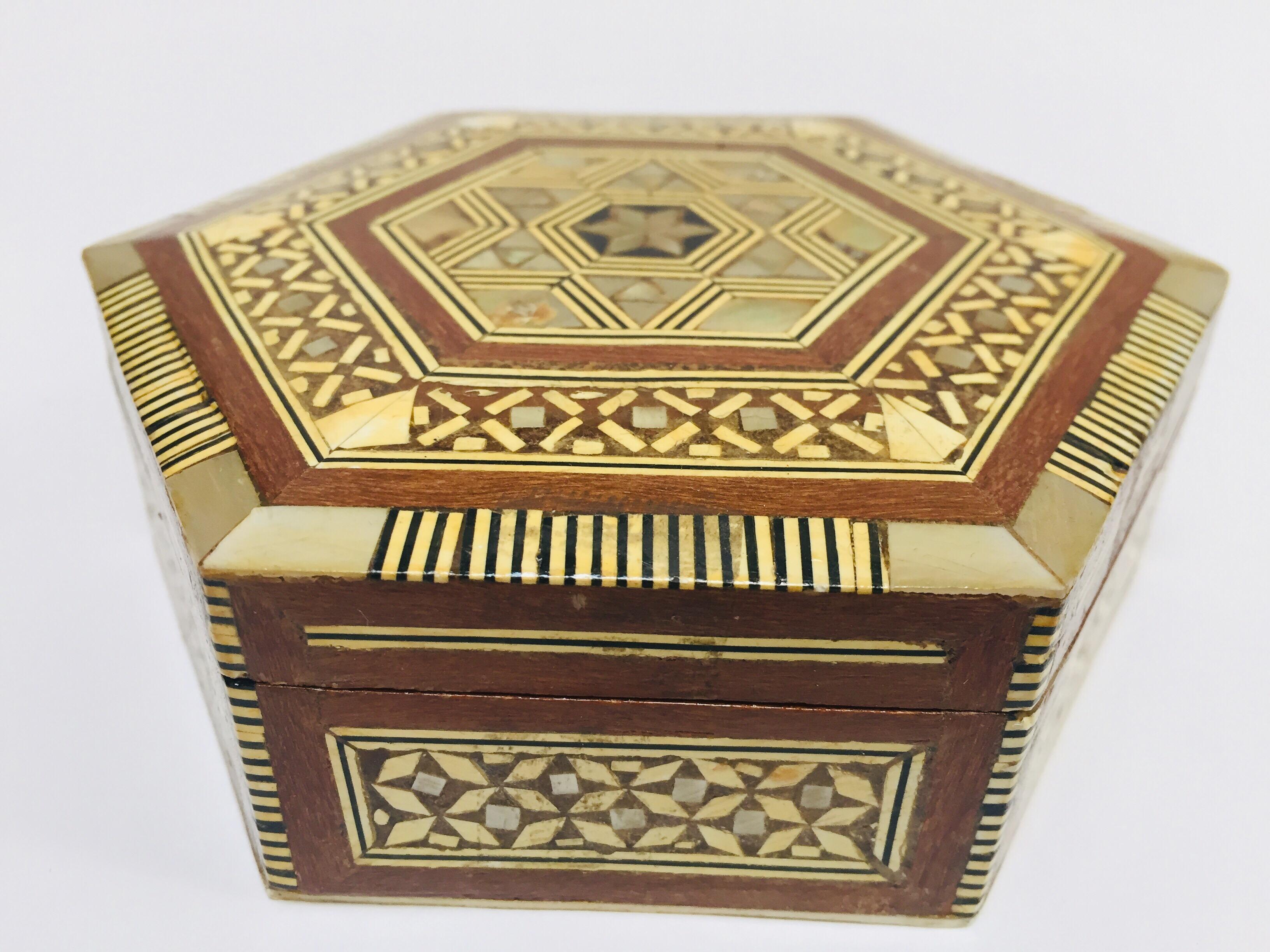 Moorish Handcrafted Syrian Octagonal Box Mother of Pearl Inlaid 2