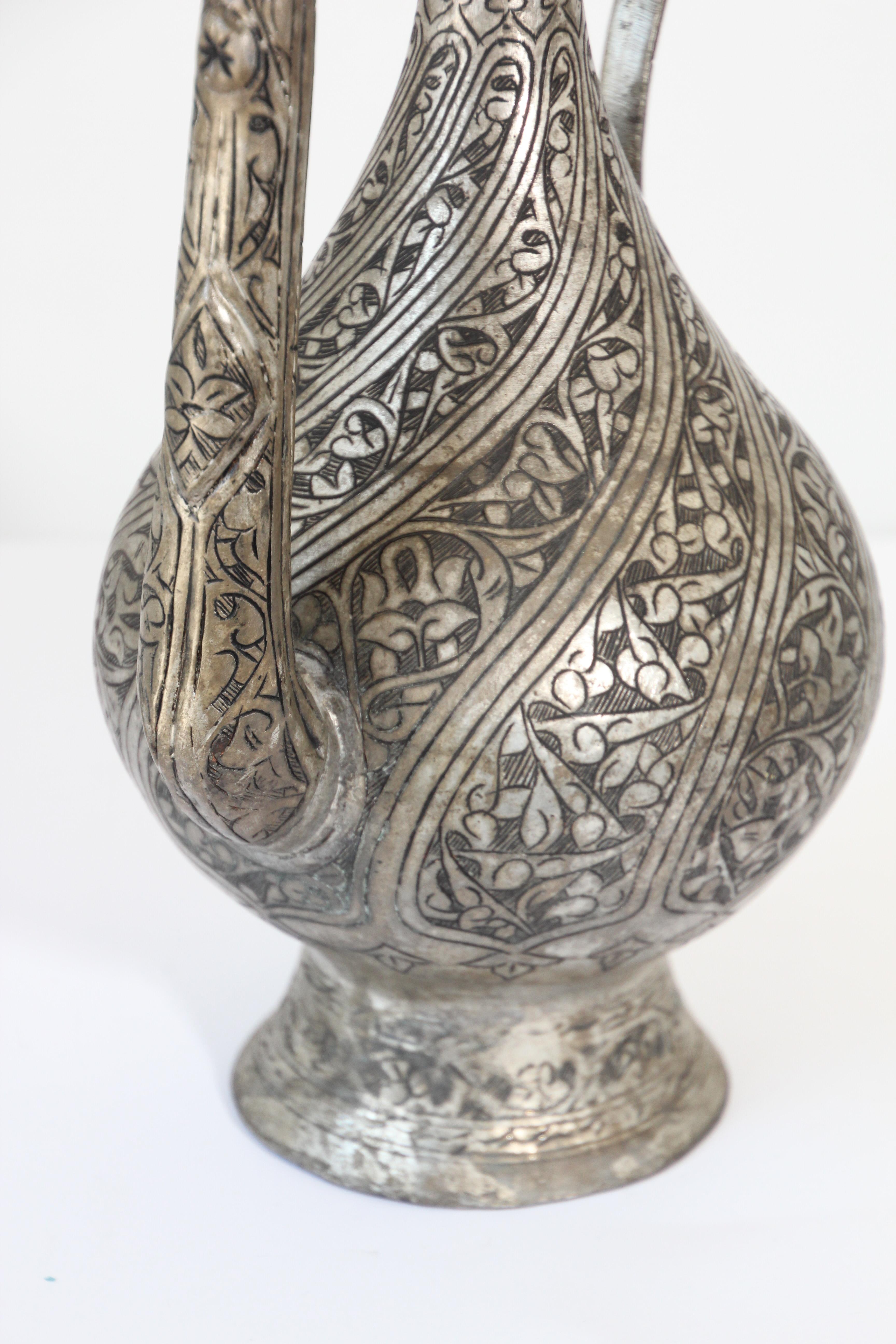 Aiguière en cuivre teinté de Turquie ottomane islamique du Moyen-Orient en vente 5