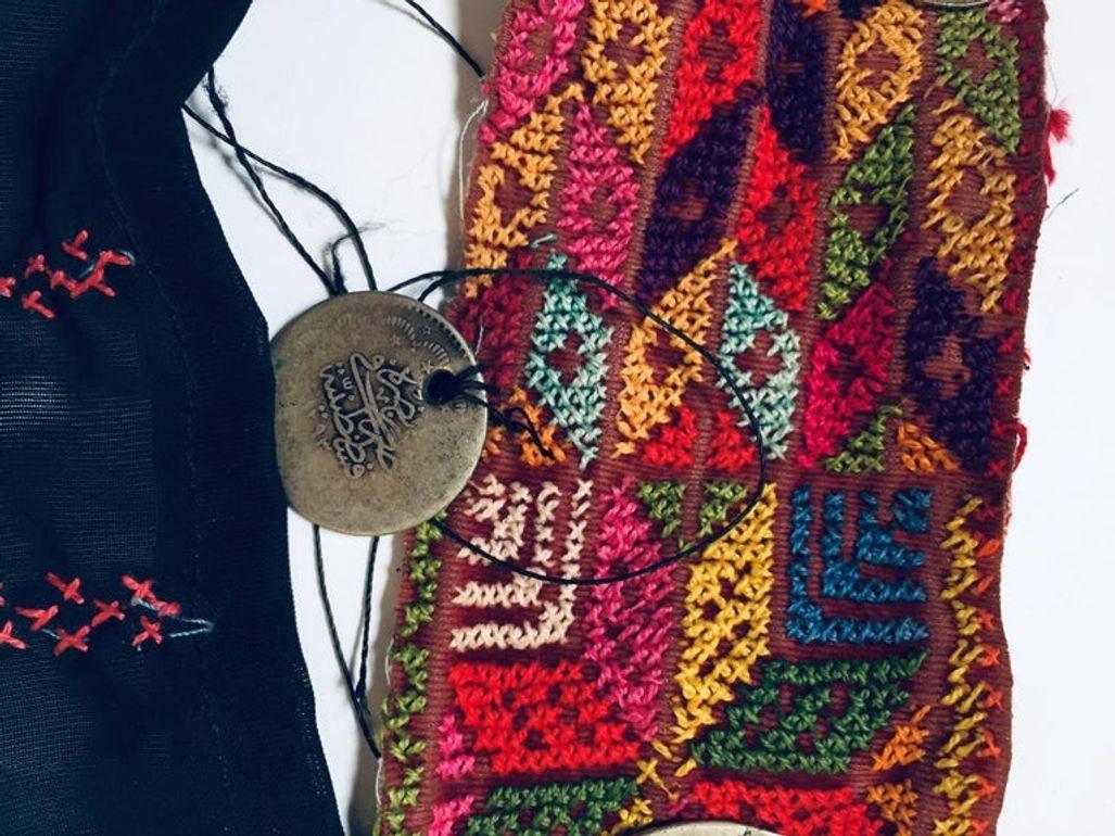 Naher Osten islamischen Frauen Gesichtsschleier Beduinen, Sinai Beduinen Wüste Kleidungsstück (Ägyptisch) im Angebot