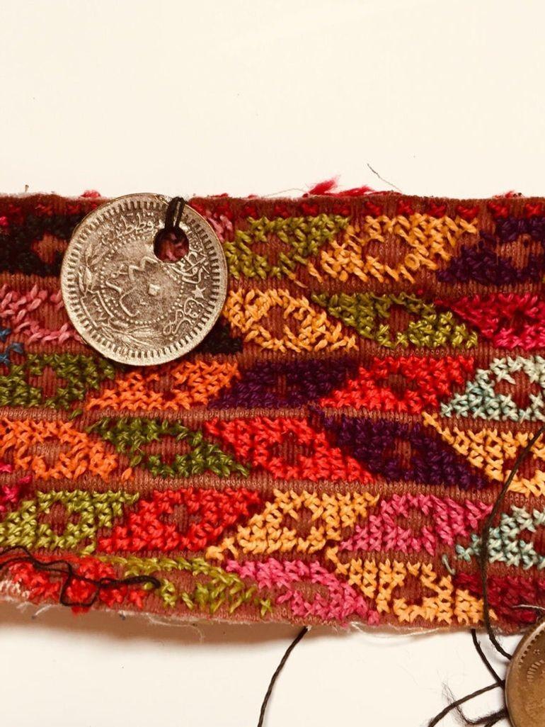 Naher Osten islamischen Frauen Gesichtsschleier Beduinen, Sinai Beduinen Wüste Kleidungsstück (Perlenbesetzt) im Angebot