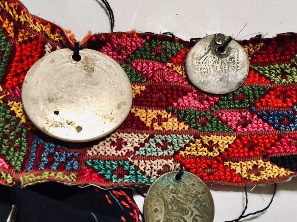 Naher Osten islamischen Frauen Gesichtsschleier Beduinen, Sinai Beduinen Wüste Kleidungsstück im Zustand „Gut“ im Angebot in Moreno Valley, CA