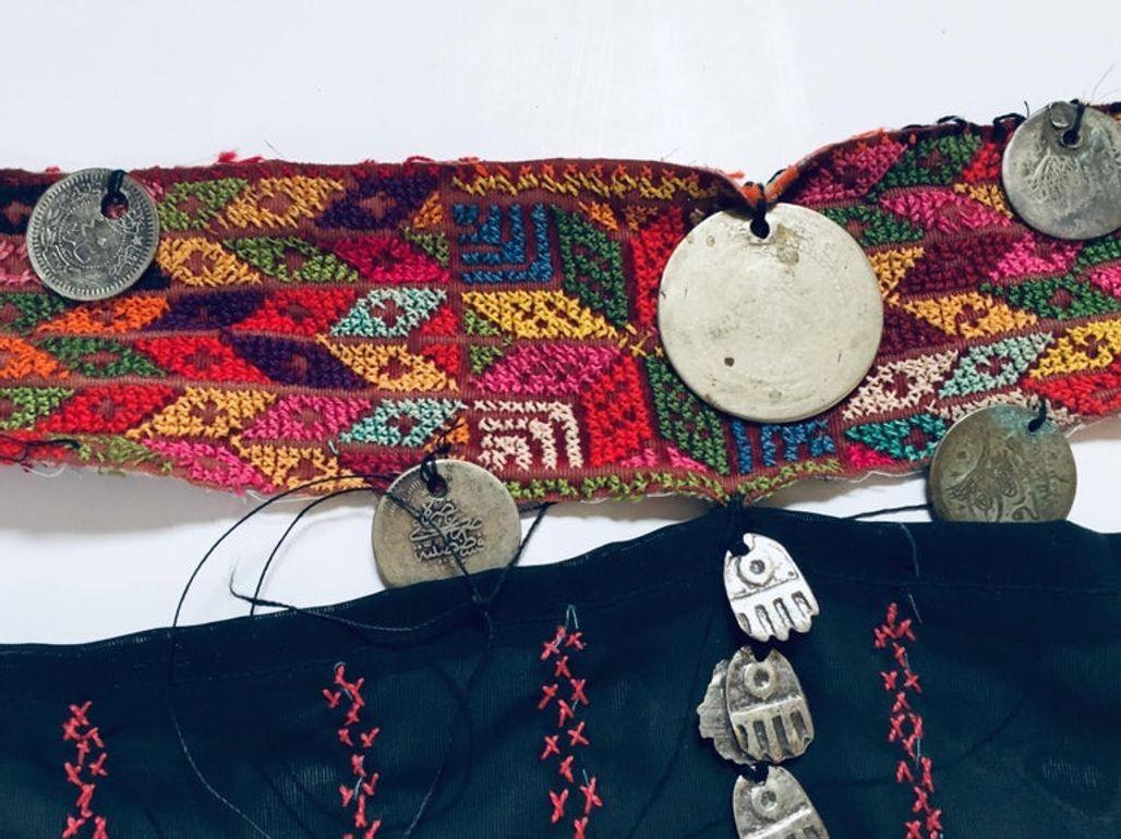 Naher Osten islamischen Frauen Gesichtsschleier Beduinen, Sinai Beduinen Wüste Kleidungsstück im Angebot 1