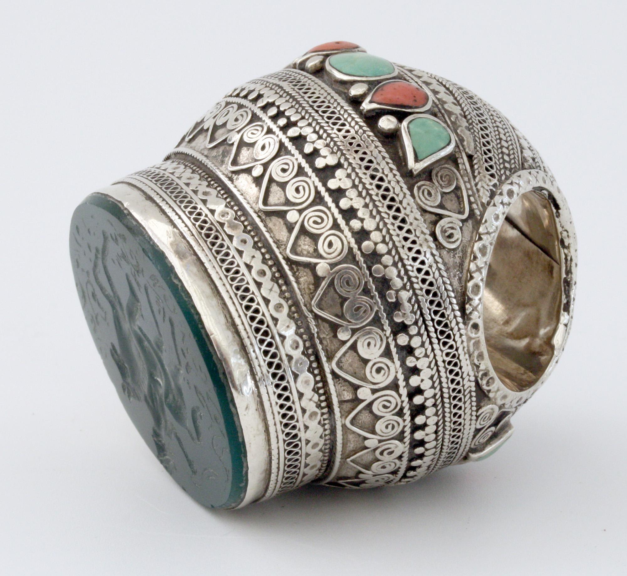 Early 20th Century Middle Eastern Large Antique Silver Gem Set Intaglio Seal Ring For Sale
