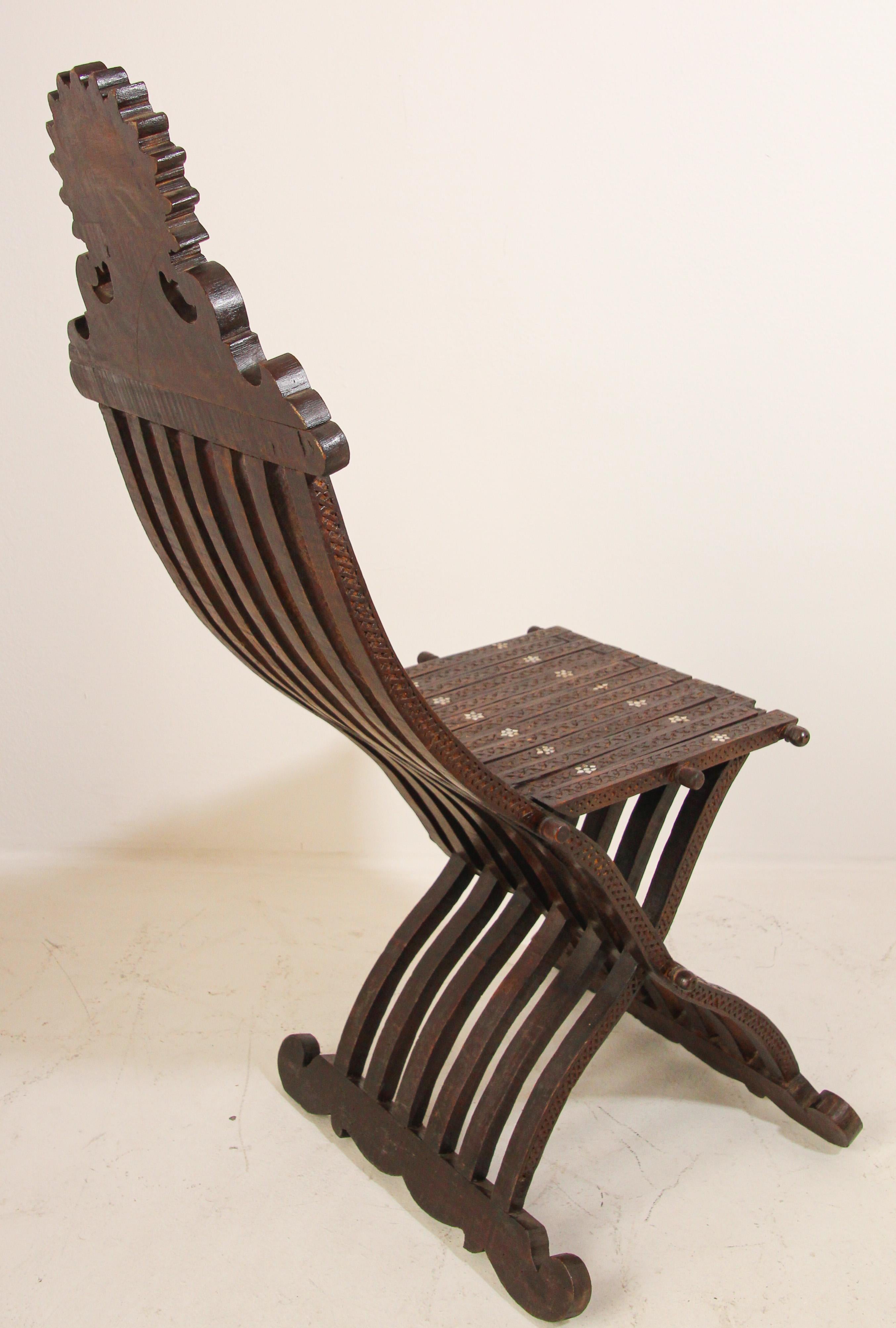 Chaise pliante mauresque du Moyen-Orient du XIXe siècle en vente 5