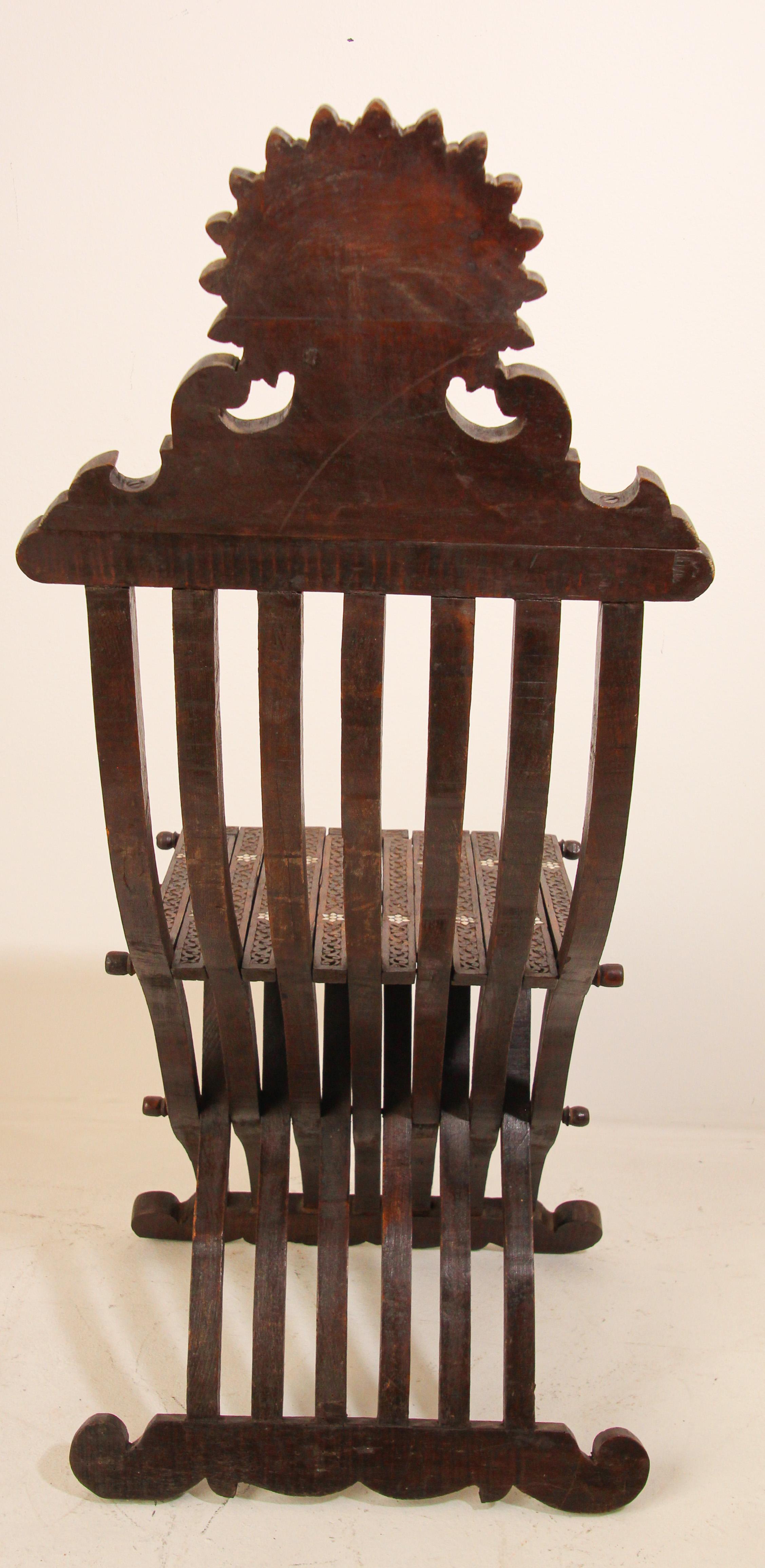Chaise pliante mauresque du Moyen-Orient du XIXe siècle en vente 6