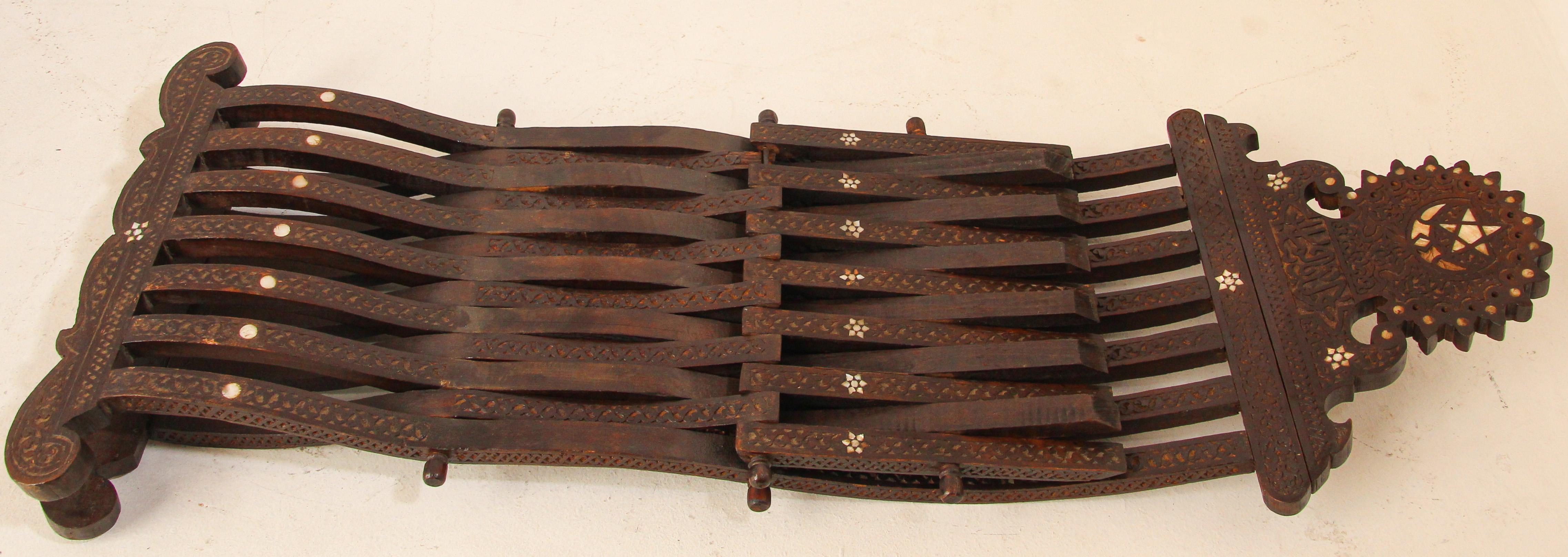 Chaise pliante mauresque du Moyen-Orient du XIXe siècle en vente 12