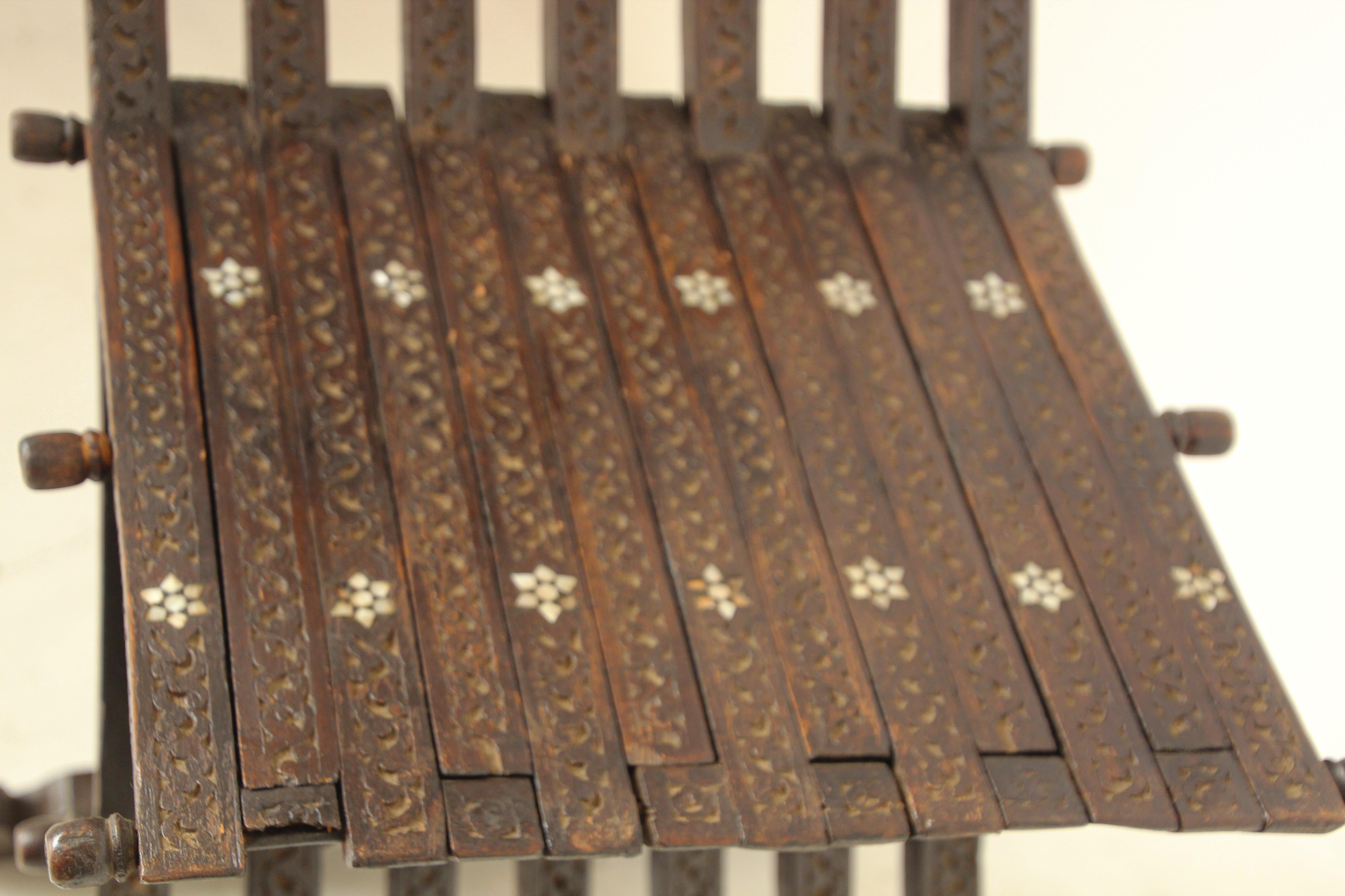 Chaise pliante mauresque du Moyen-Orient du XIXe siècle Bon état - En vente à North Hollywood, CA