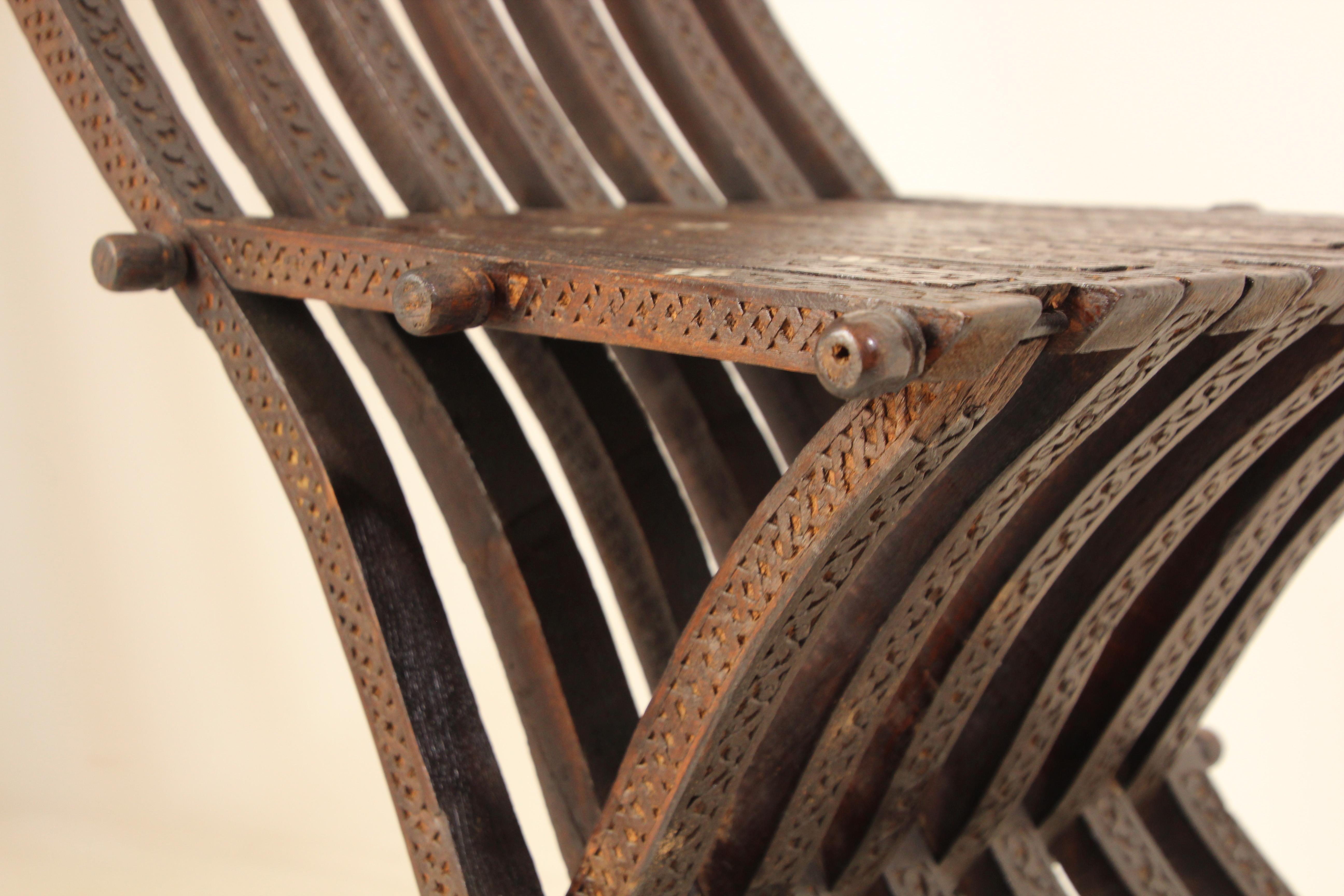 Marokkanischer klappbarer Sessel aus dem Nahen Osten des 19. Jahrhunderts im Angebot 2