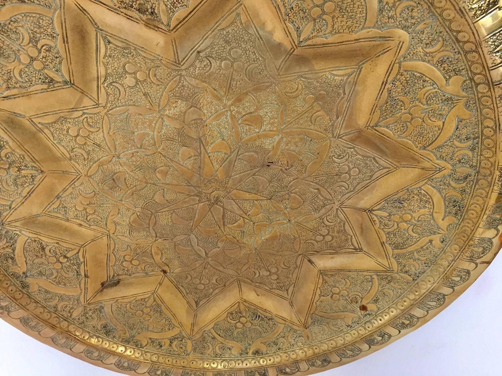 Middle Eastern Moorish Antique Round Brass Tray In Good Condition In North Hollywood, CA