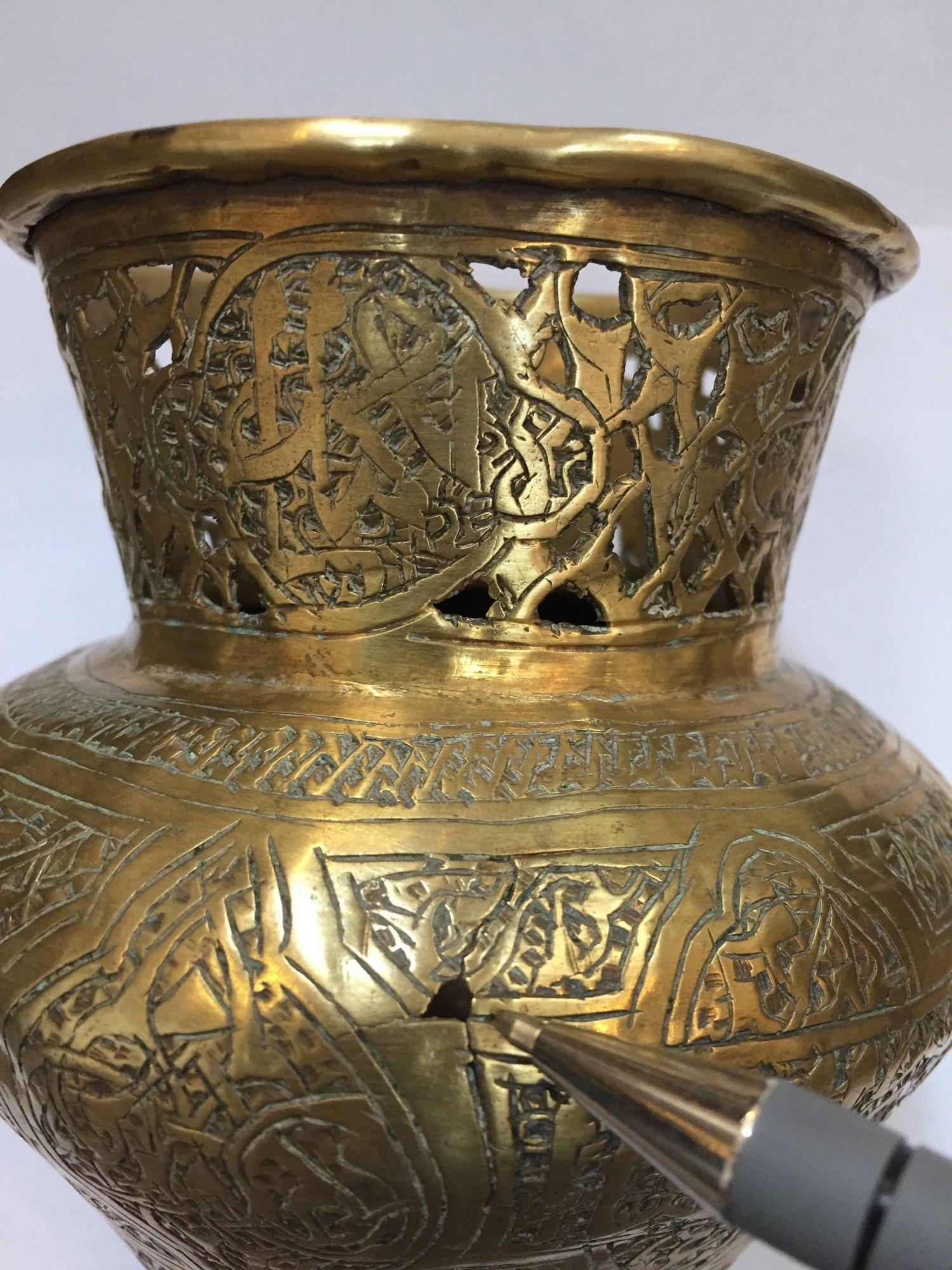 Middle Eastern Moorish Brass Bowl Engraved with Arabic Calligraphy For Sale 1