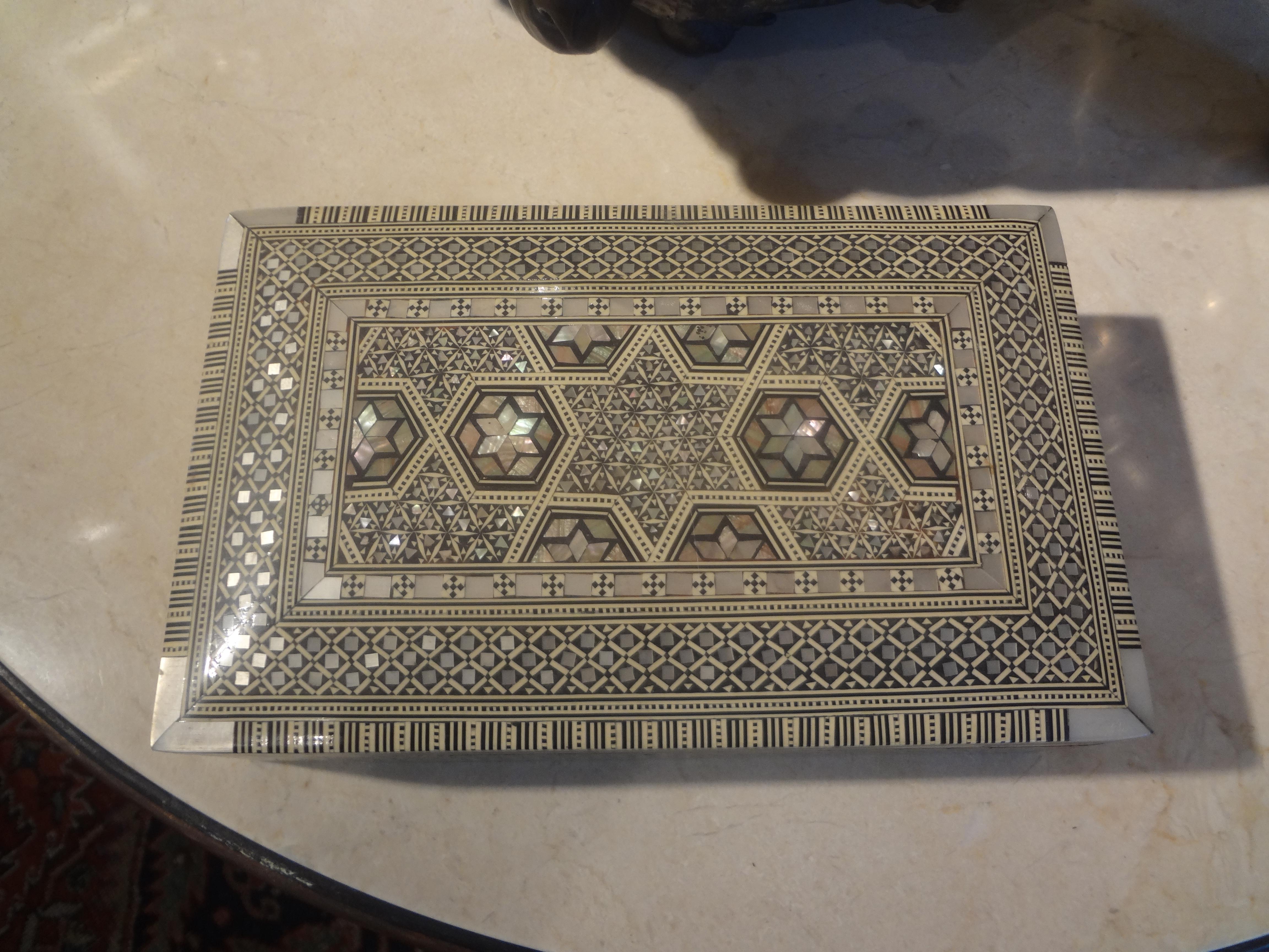 Middle Eastern/Moorish Decorative Box of Inlaid Woods and Mother-of-pearl In Good Condition In Houston, TX