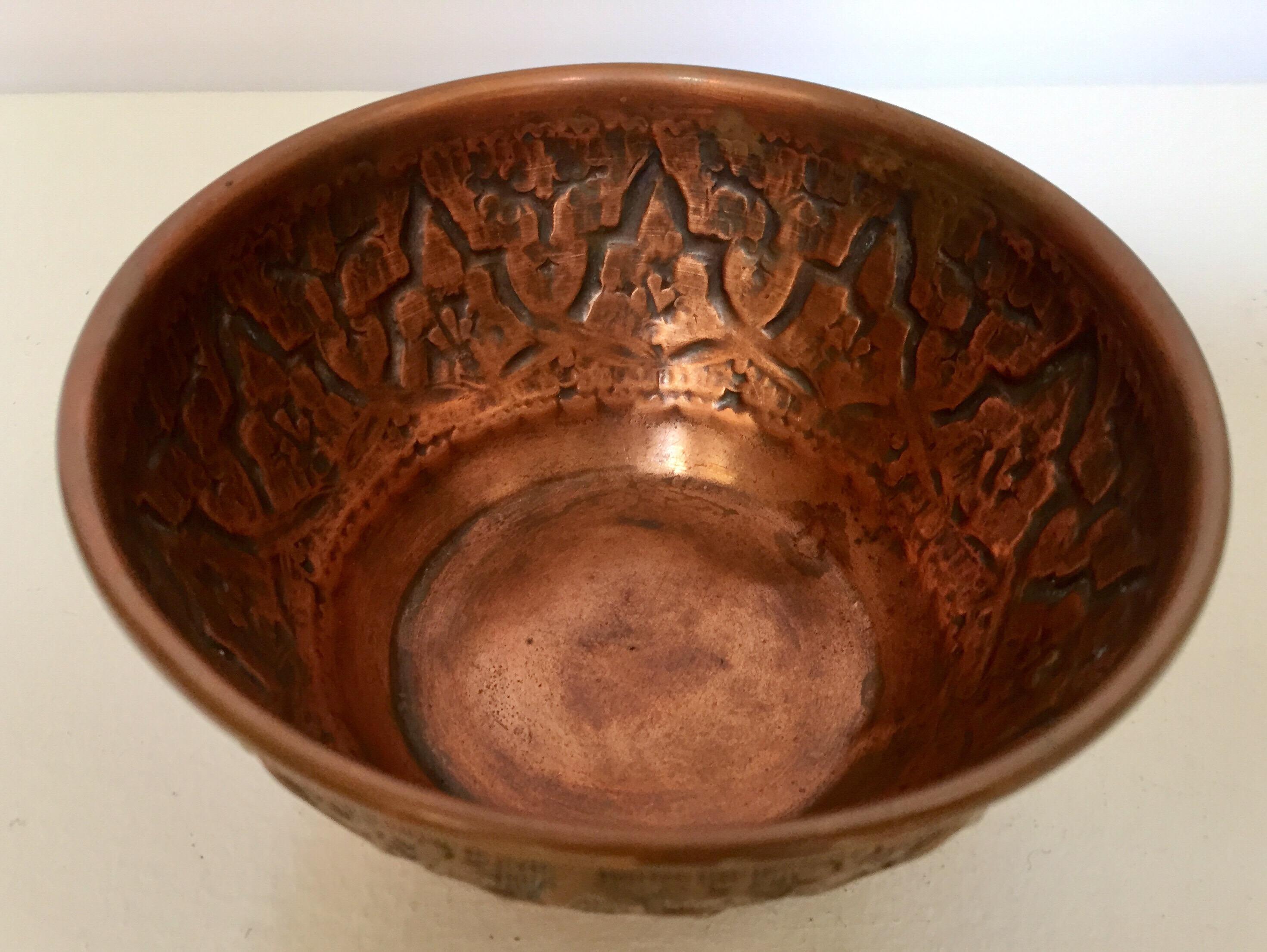 Middle Eastern Moorish Hand-Etched Ceremonial Copper Bowl In Good Condition In North Hollywood, CA