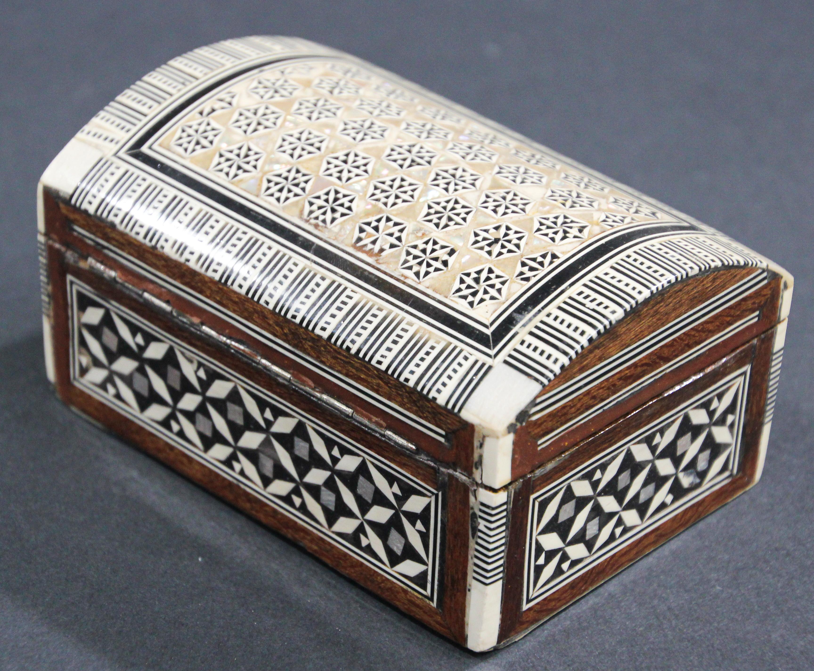 Middle Eastern Moorish Handcrafted Mosaic Decorative Box For Sale 4