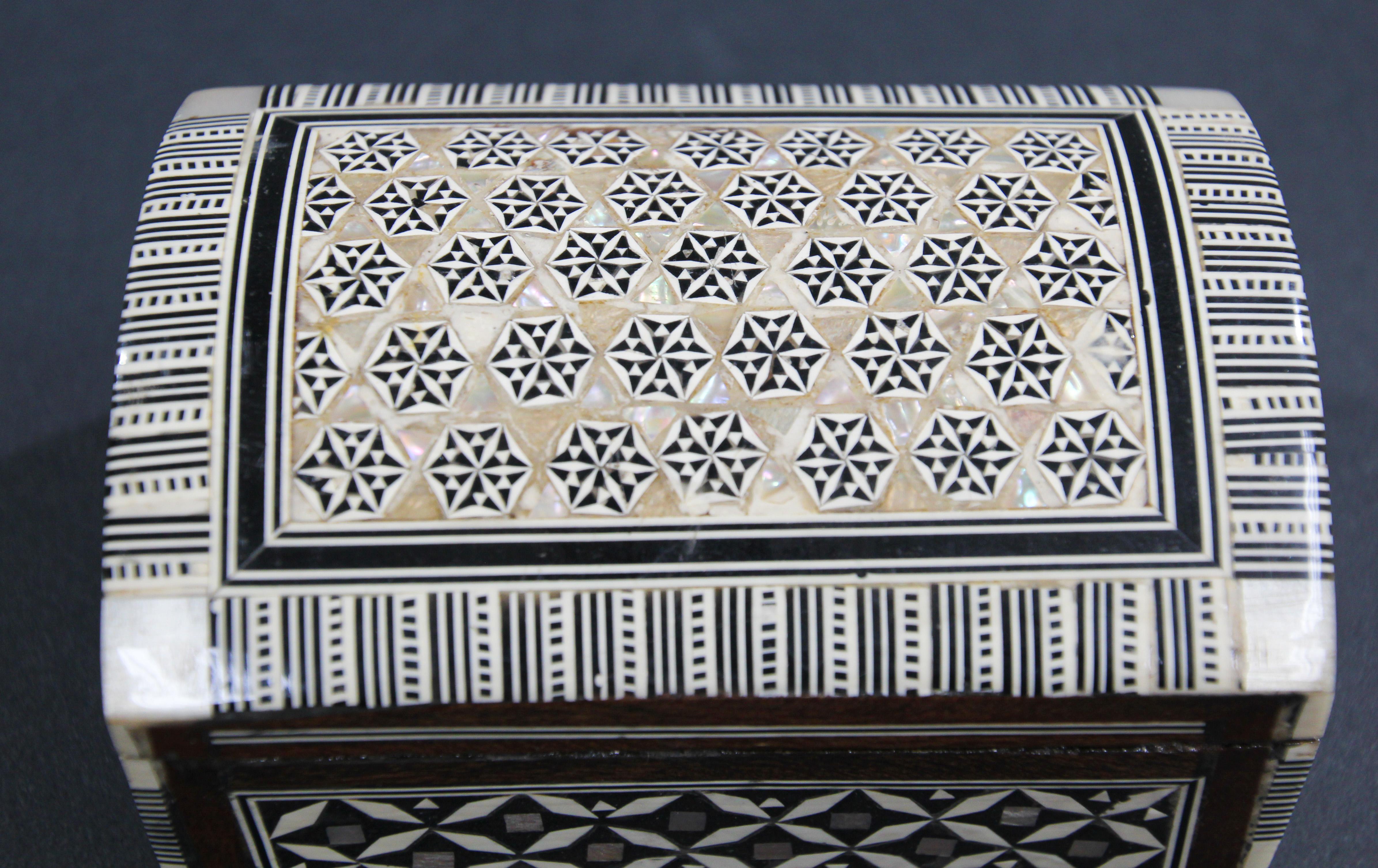 Middle Eastern Moorish Handcrafted Mosaic Decorative Box For Sale 6