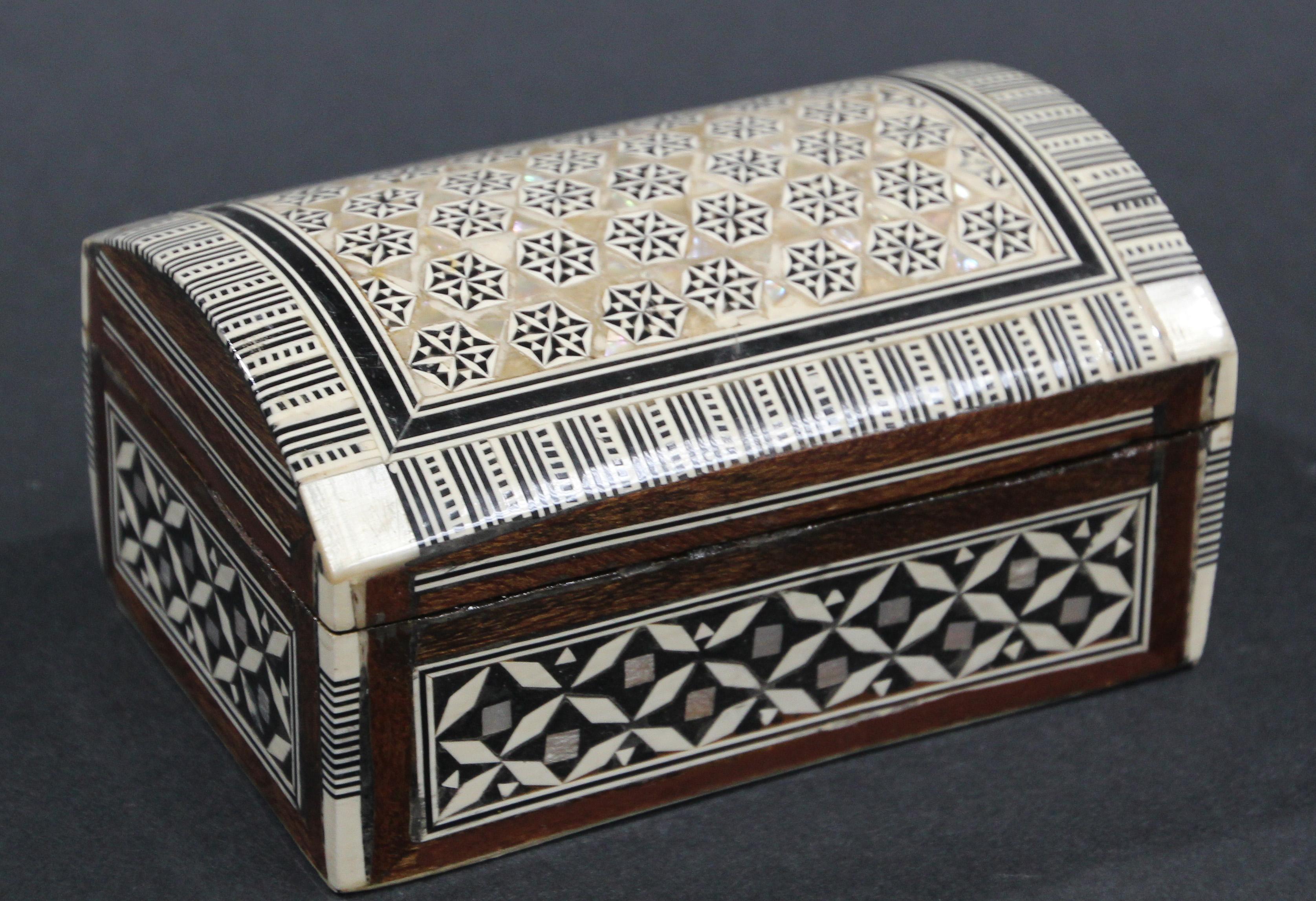 Lebanese Middle Eastern Moorish Handcrafted Mosaic Decorative Box For Sale