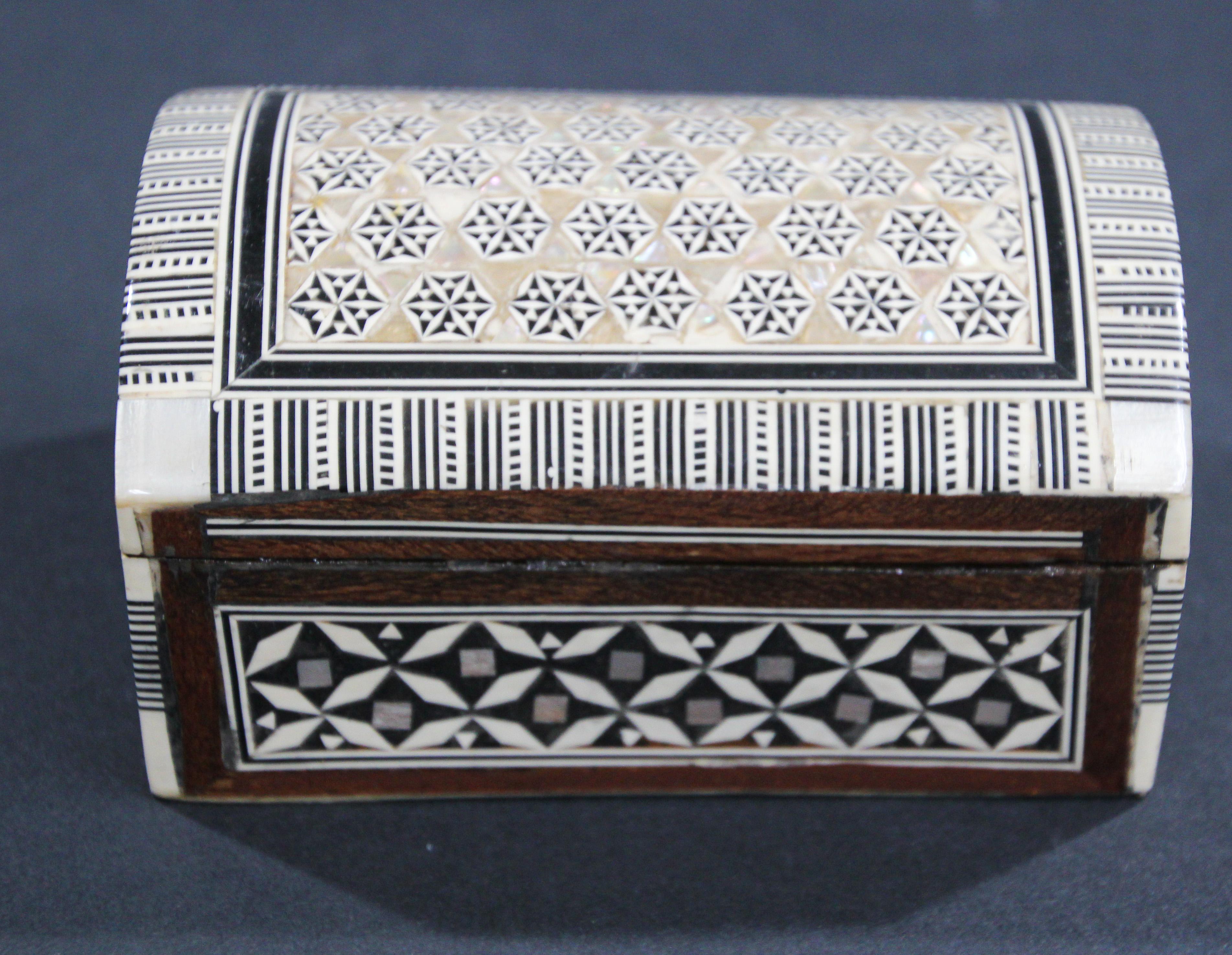 Middle Eastern Moorish Handcrafted Mosaic Decorative Box In Good Condition For Sale In North Hollywood, CA