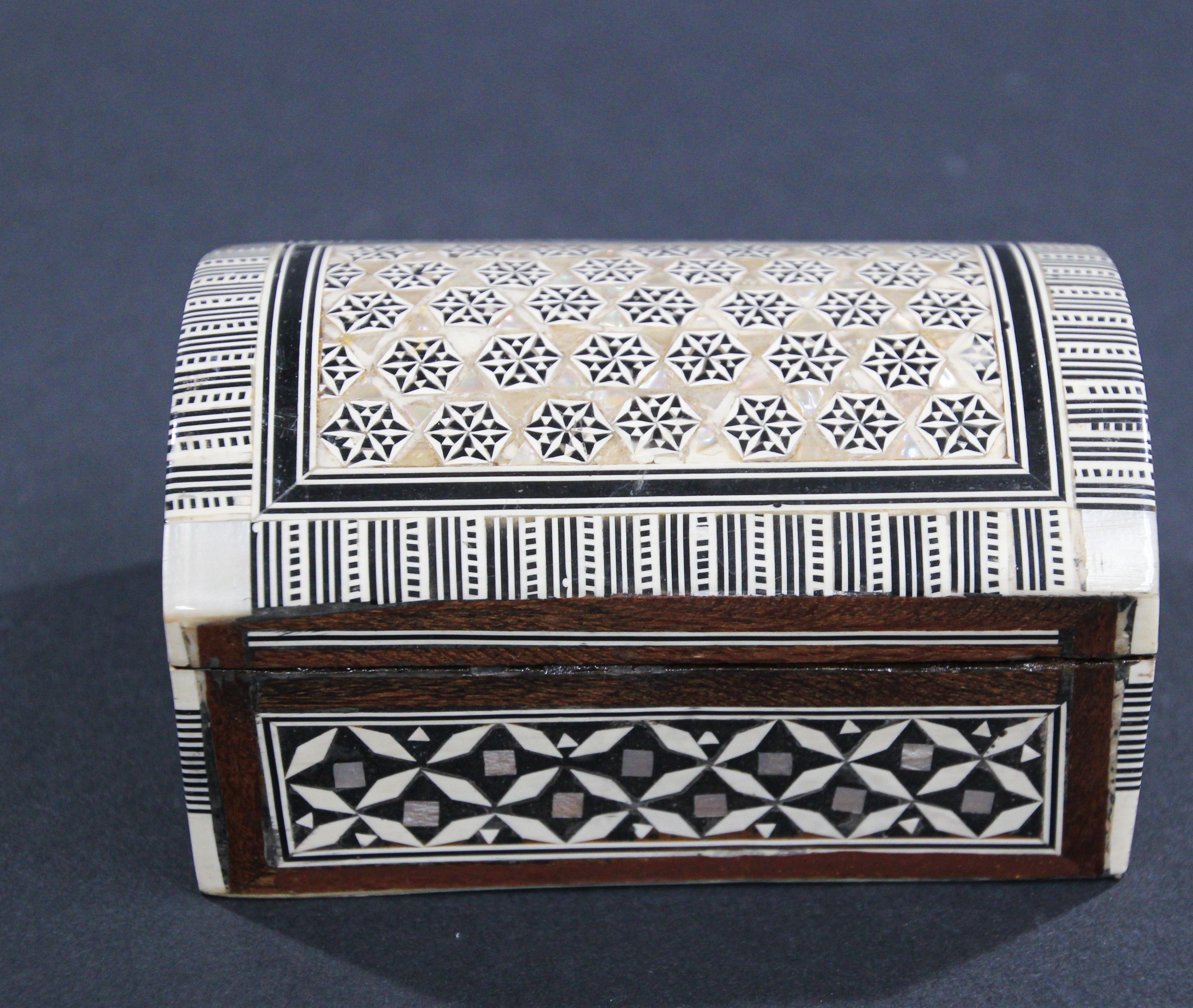 20th Century Middle Eastern Moorish Handcrafted Mosaic Decorative Box For Sale