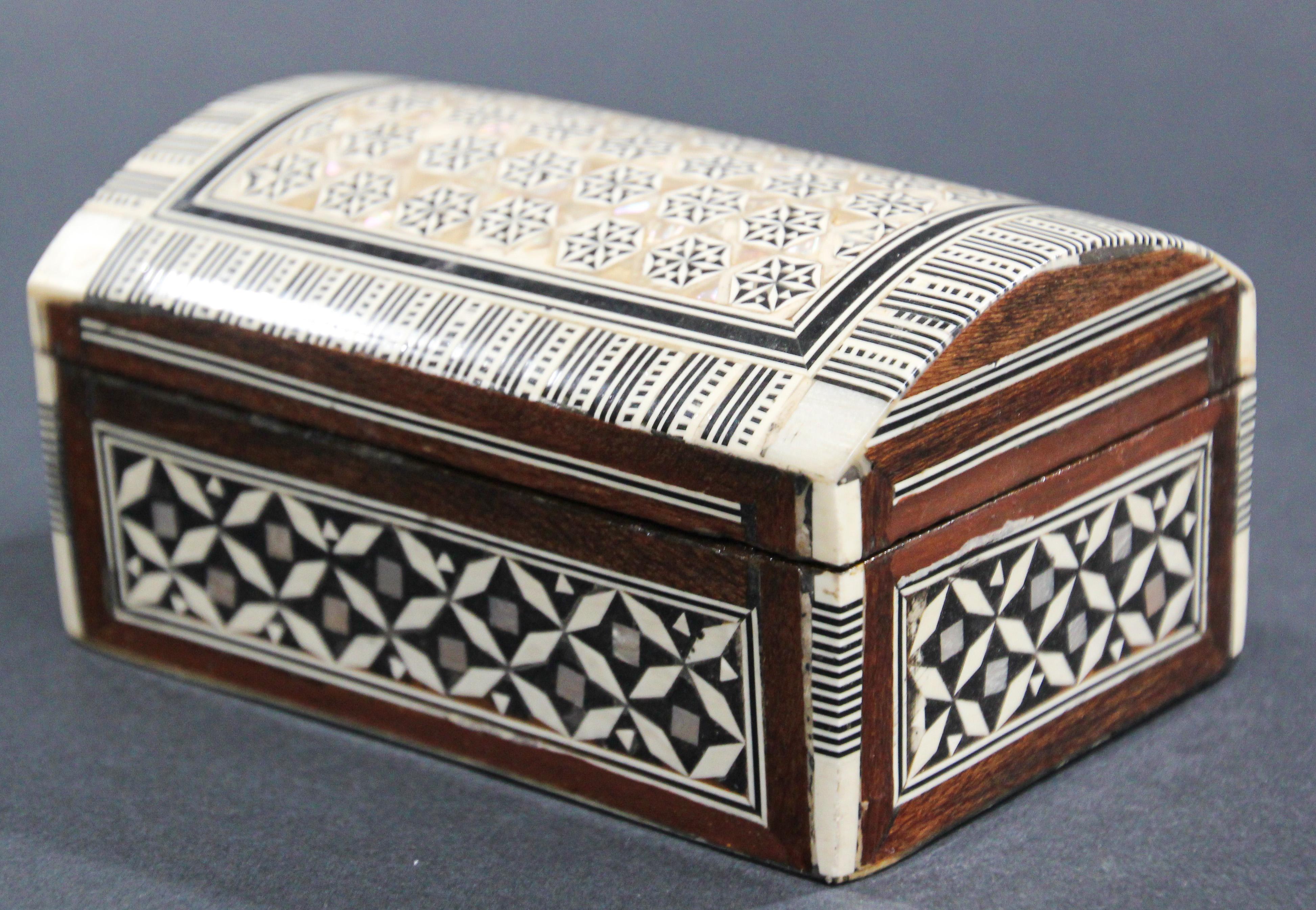 Middle Eastern Moorish Handcrafted Mosaic Decorative Box For Sale 1
