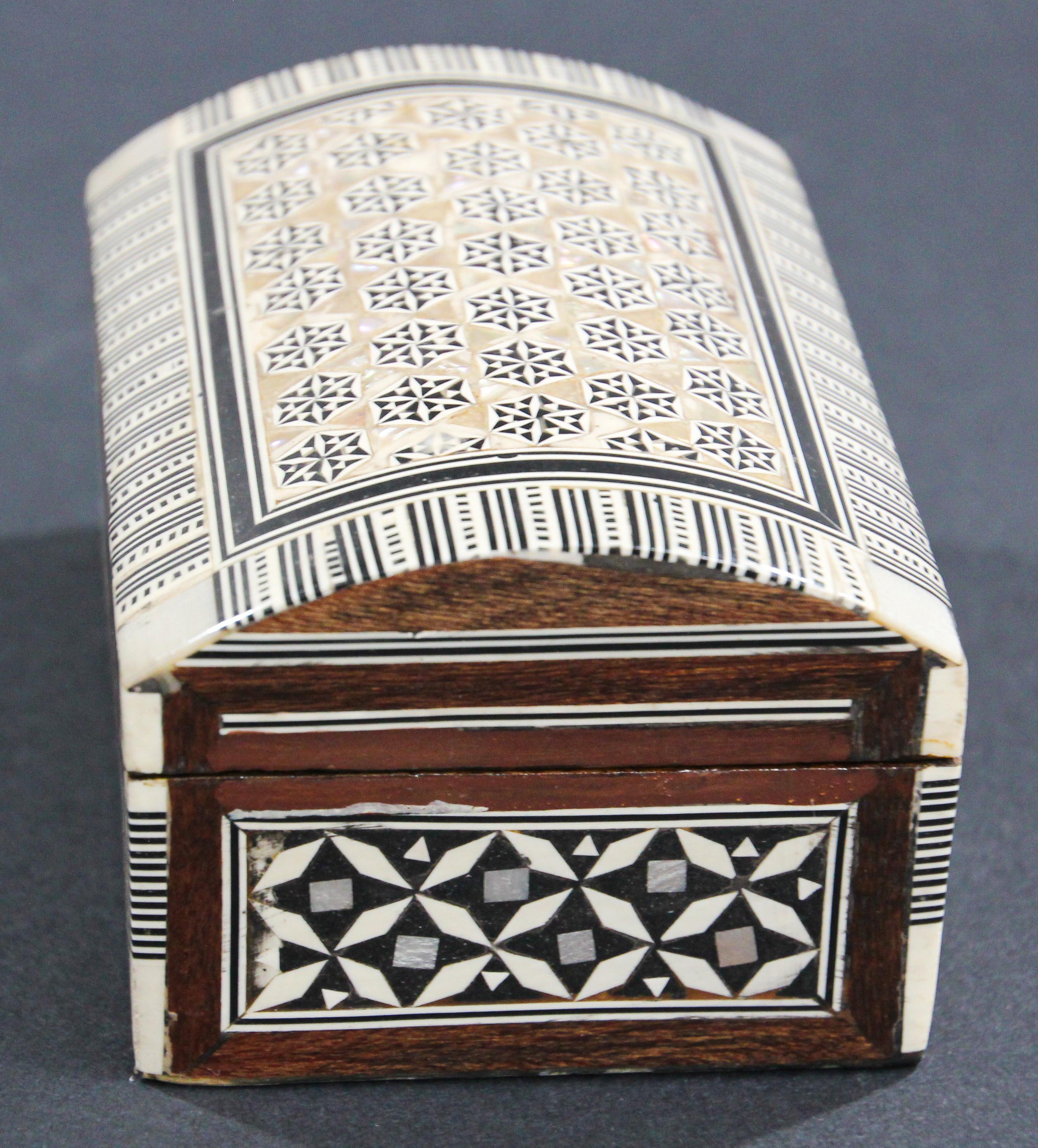 Middle Eastern Moorish Handcrafted Mosaic Decorative Box For Sale 2