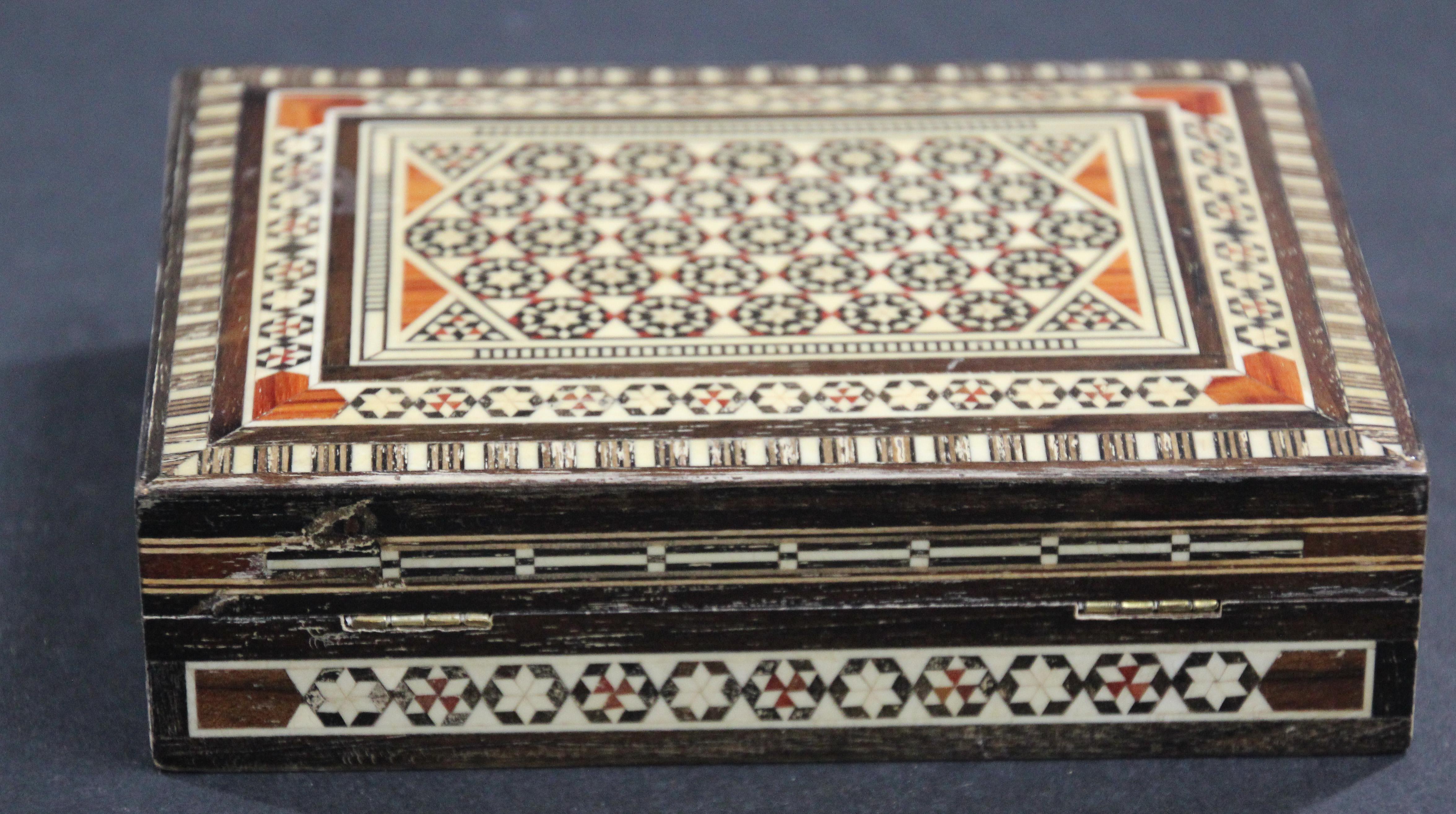Middle Eastern Moorish Handcrafted Mosaic Decorative Trinket Box In Good Condition For Sale In North Hollywood, CA