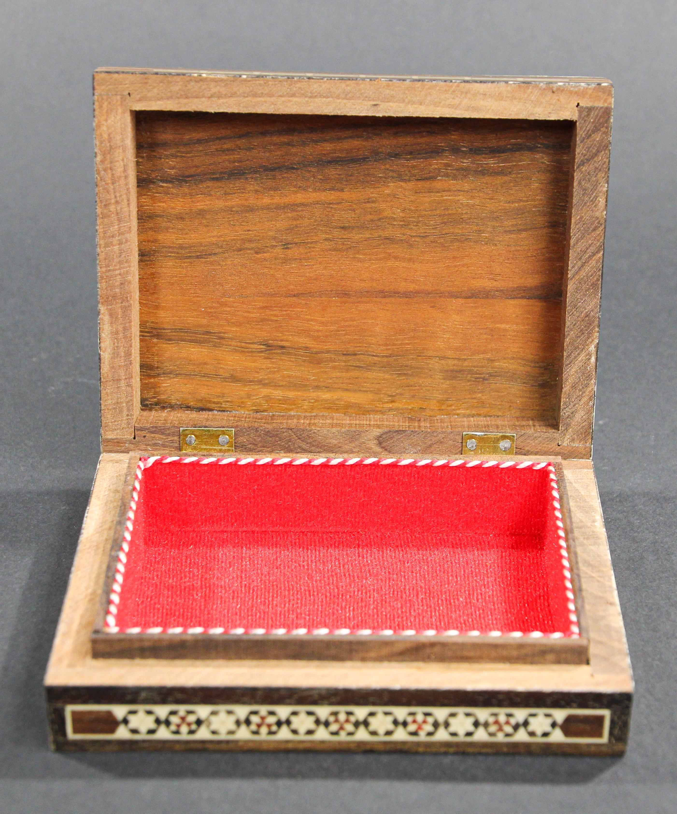Nahöstliche maurische Handcrafted Mosaic dekorative Trinket Box (Muschel) im Angebot