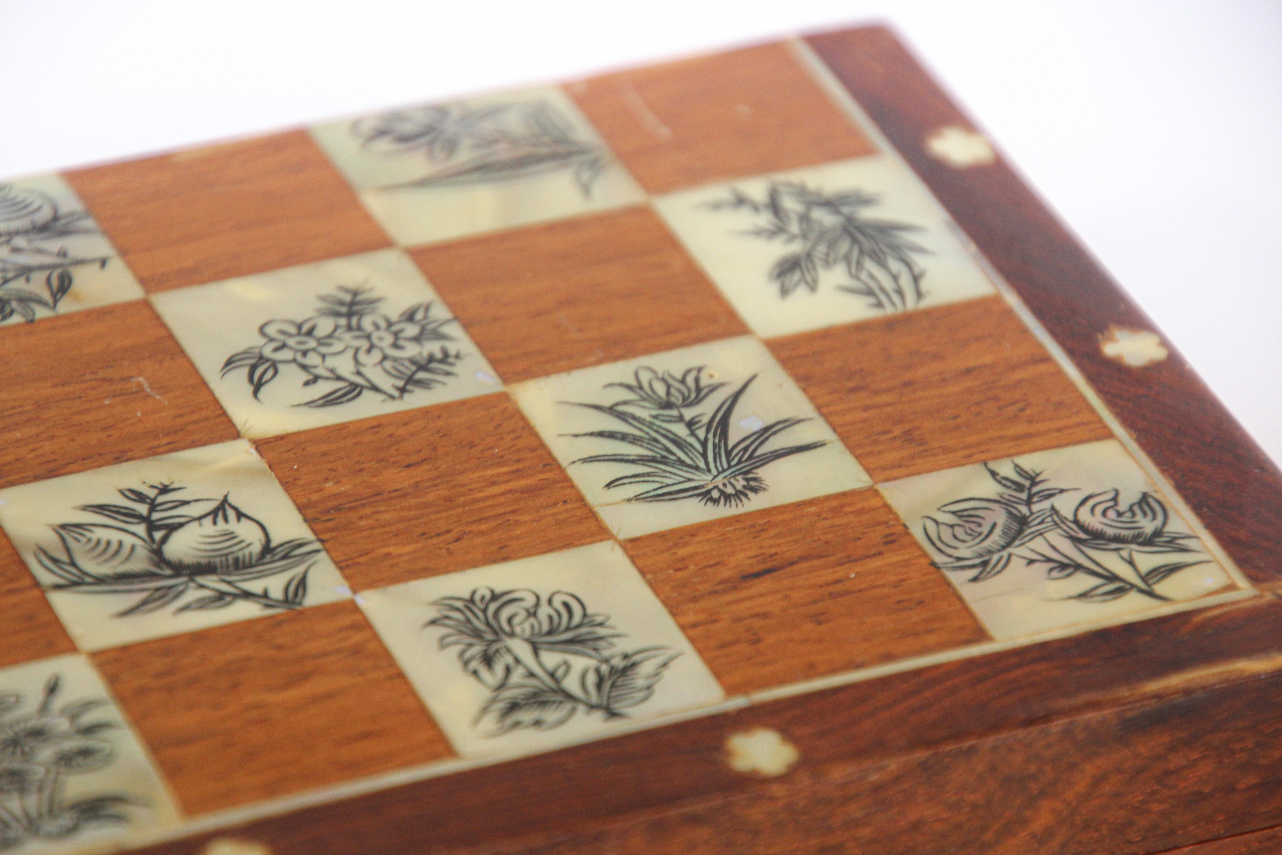 Middle Eastern Moorish Inlaid Chess Board Box For Sale 2