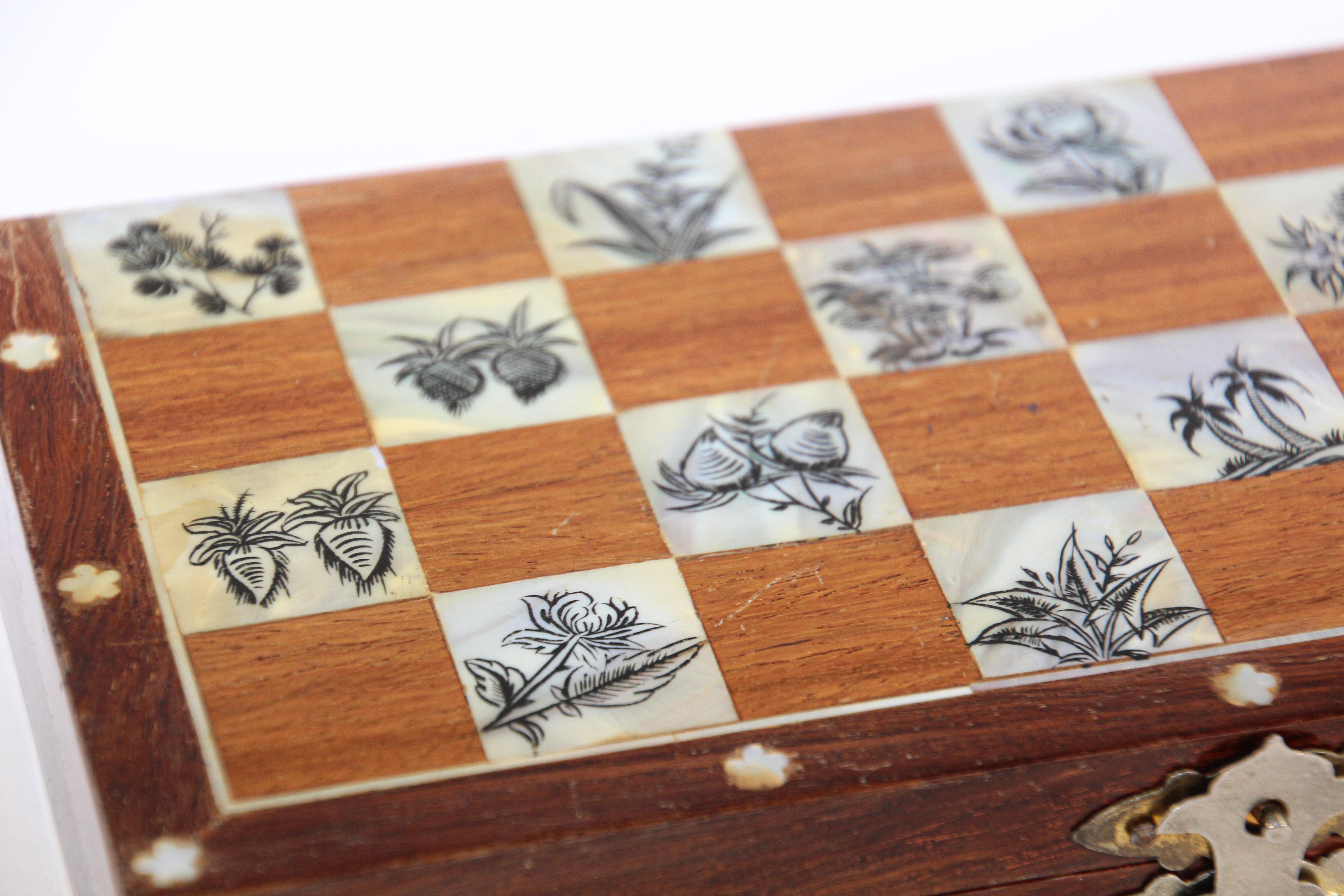 Middle Eastern Moorish Inlaid Chess Board Box For Sale 5