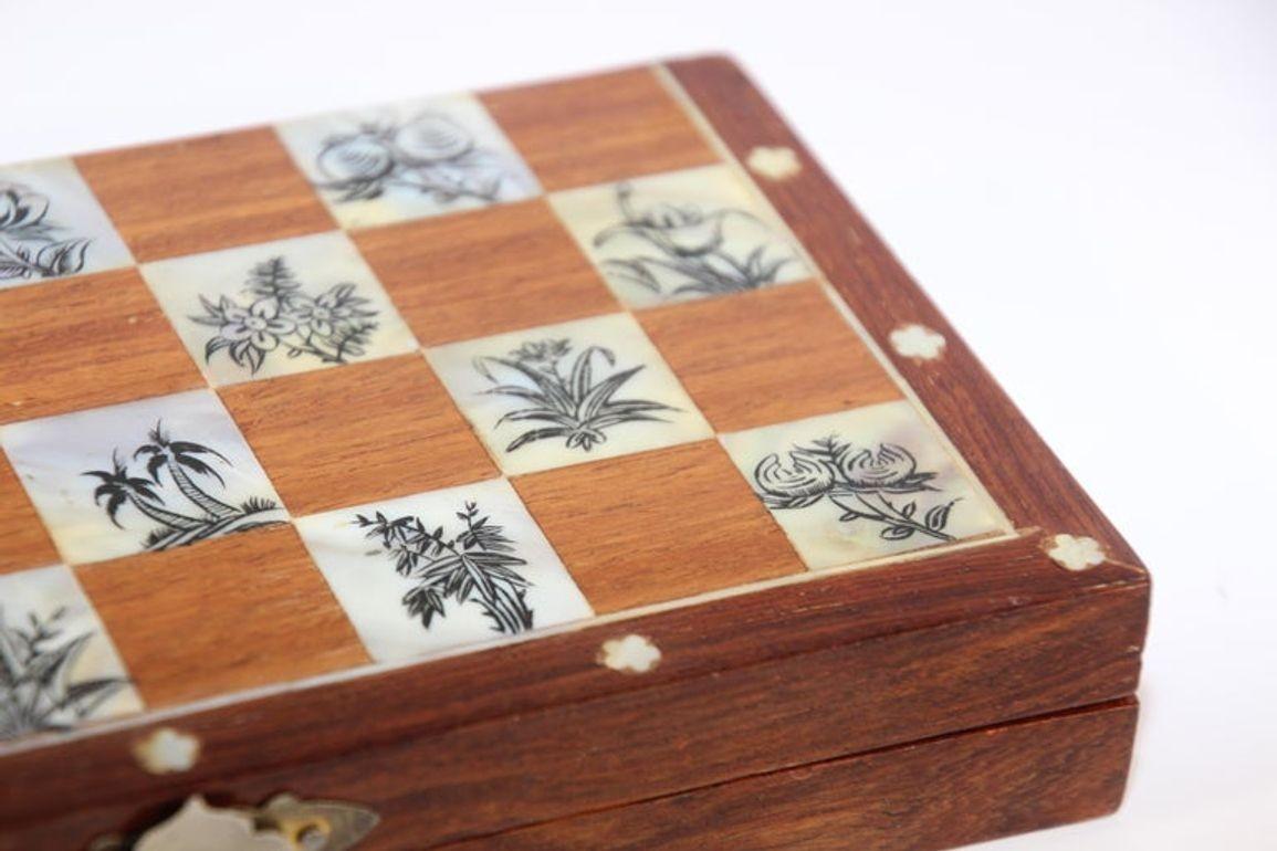 Middle Eastern Moorish Inlaid Chess Board Box For Sale 10