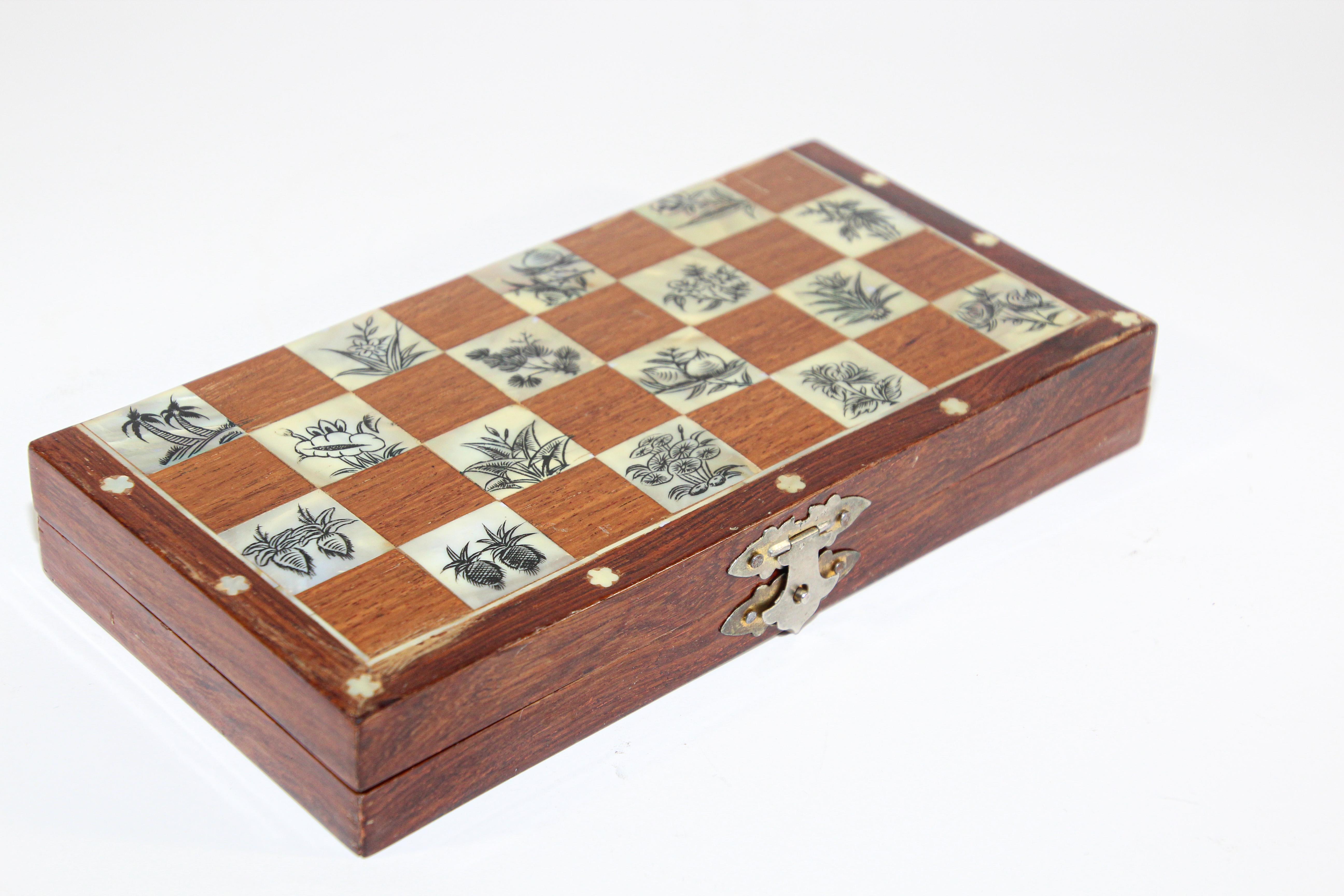 Boîte à échecs marquetée mauresque du Moyen-Orient 10
