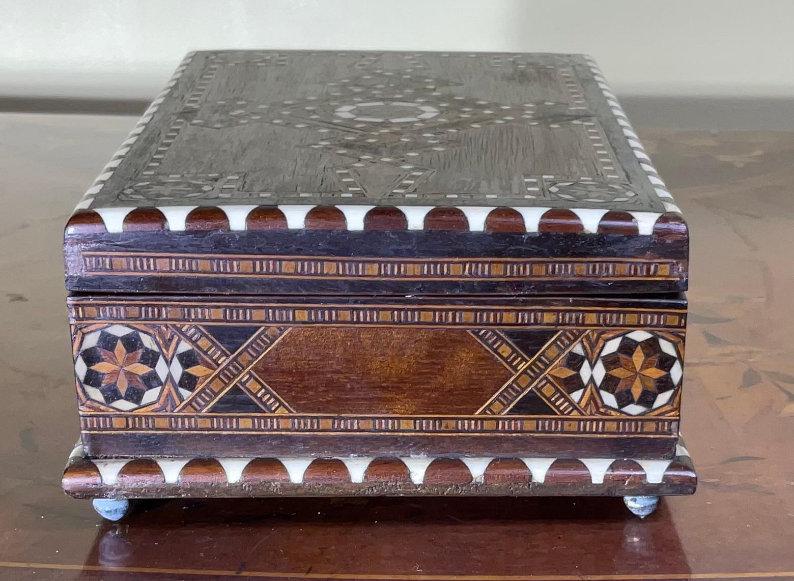 Middle Eastern Moorish  Jewelry Box In Good Condition For Sale In Delray Beach, FL