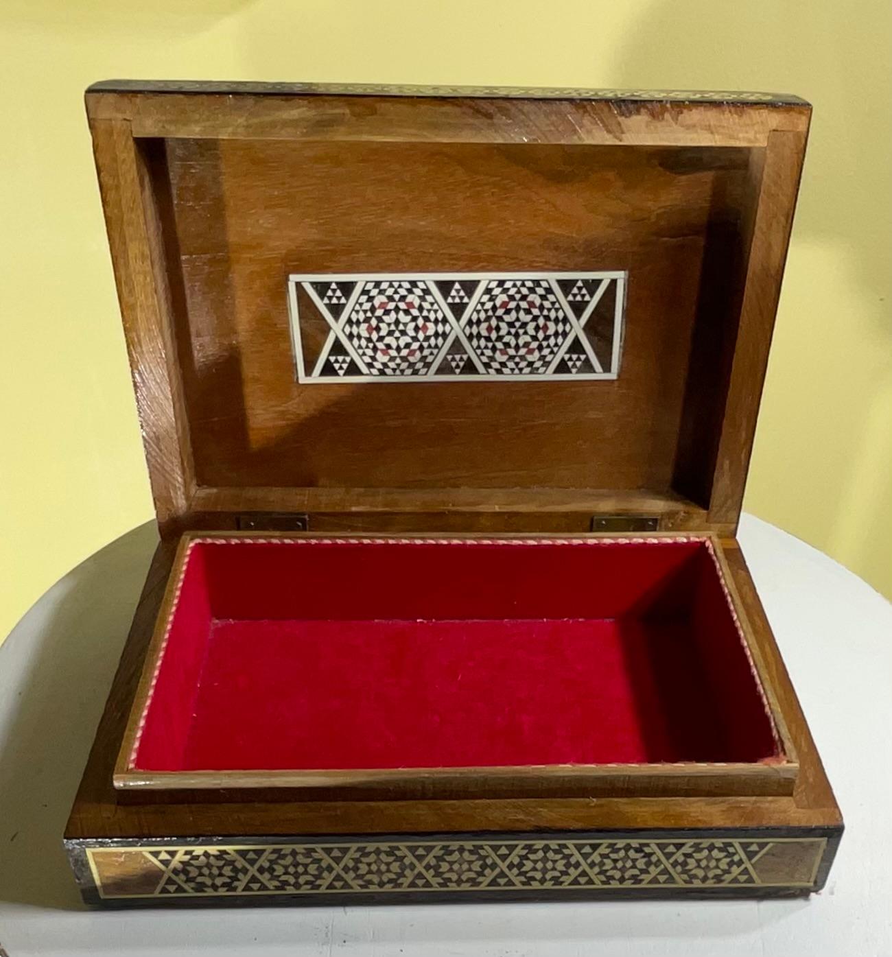 Middle Eastern Moorish Jewelry Box In Good Condition For Sale In Delray Beach, FL