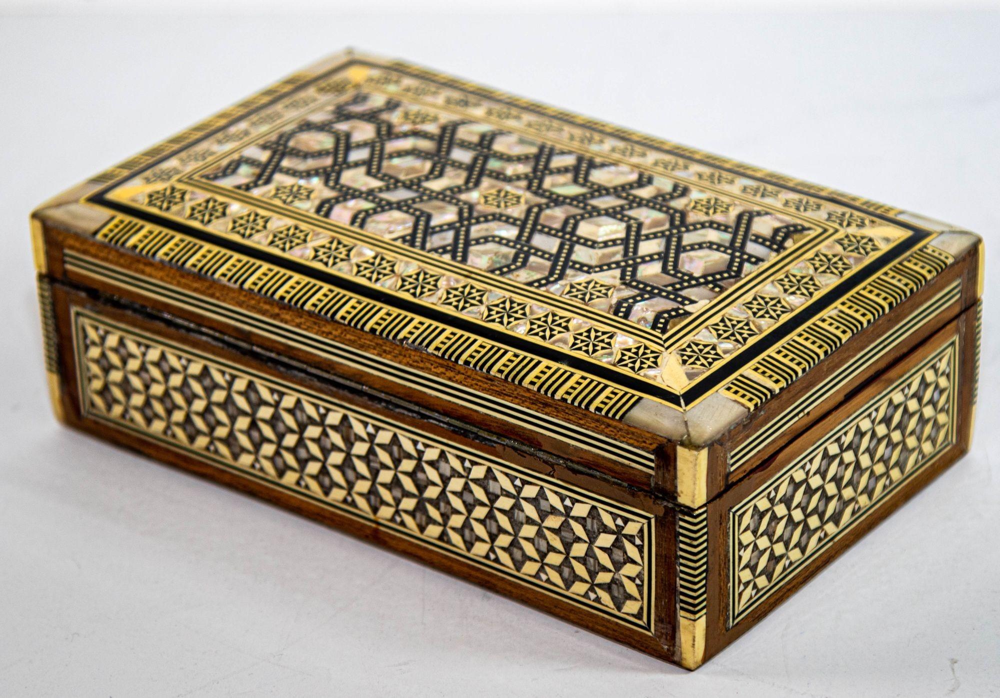 Middle Eastern Moorish Mother of Pearl Inlaid Marquetry Jewelry Box For Sale 2