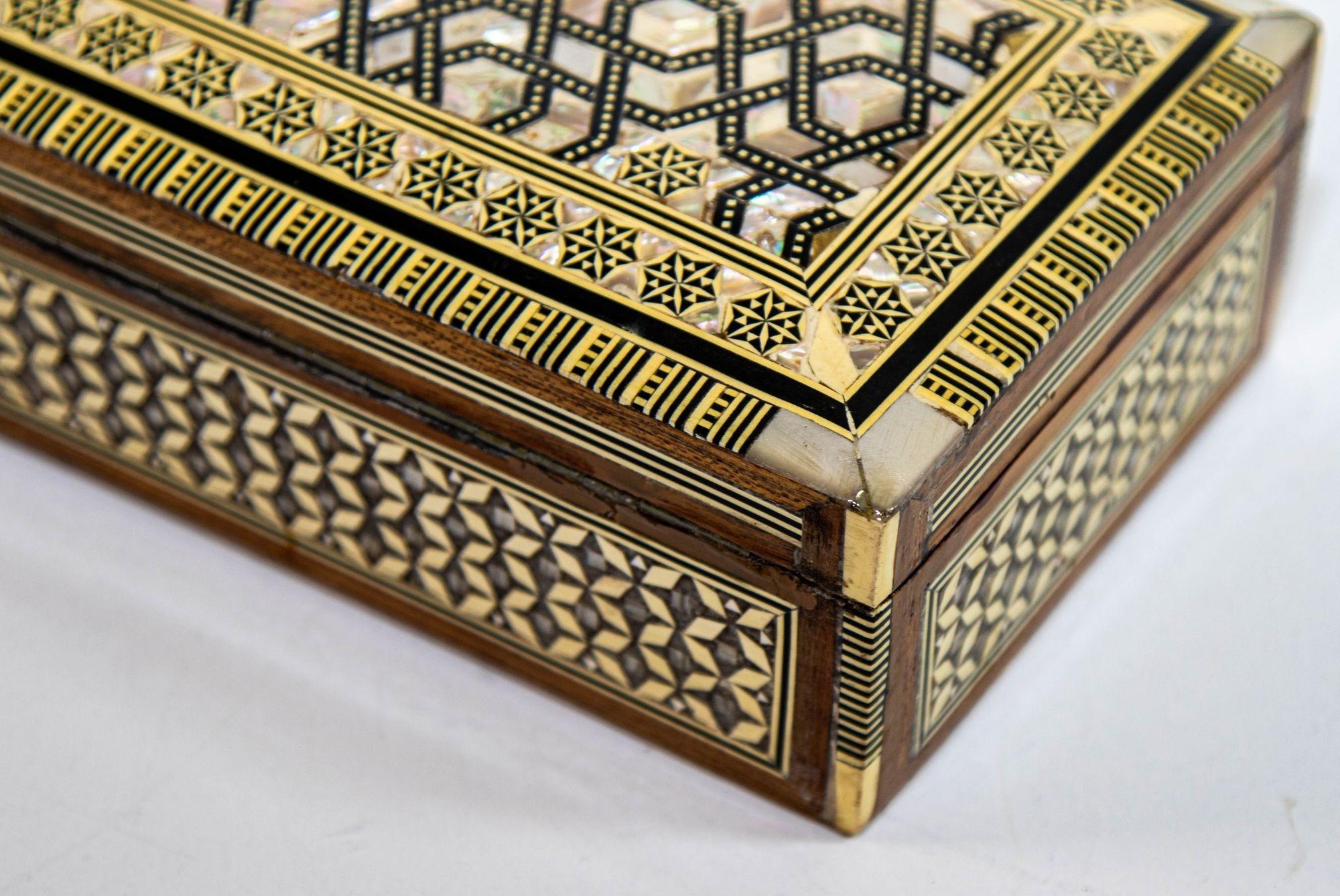 Middle Eastern Moorish Mother of Pearl Inlaid Marquetry Jewelry Box For Sale 3