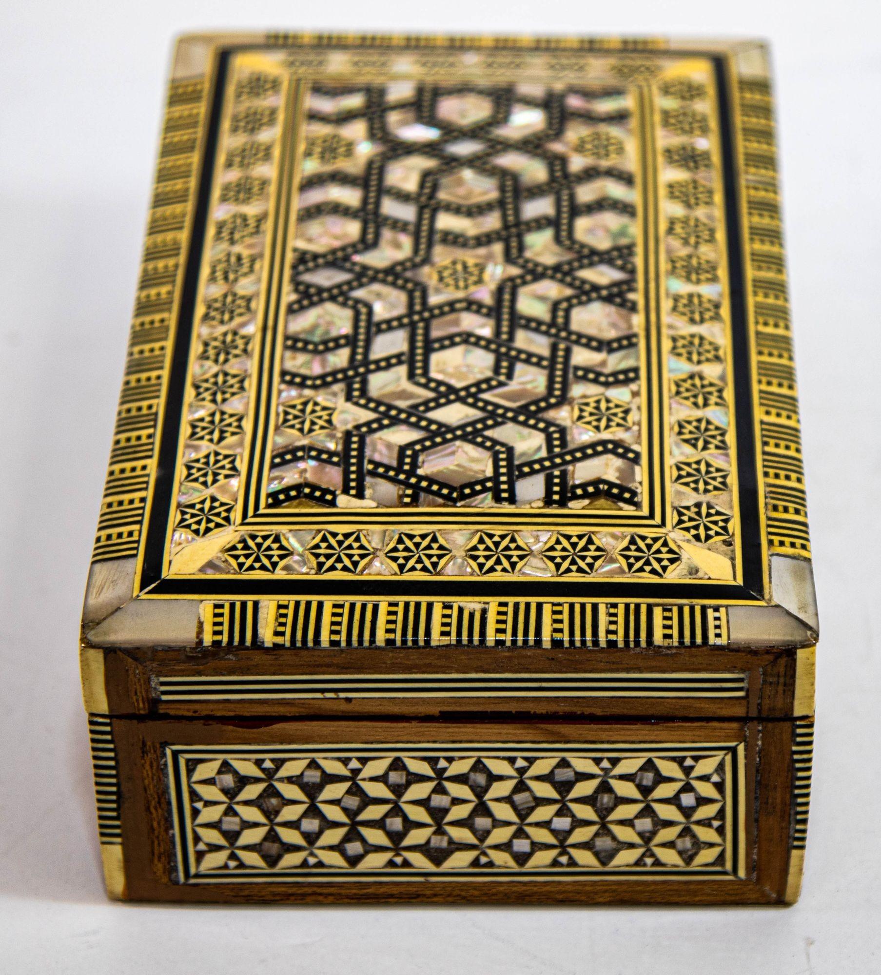 Middle Eastern Moorish Mother of Pearl Inlaid Marquetry Jewelry Box For Sale 4