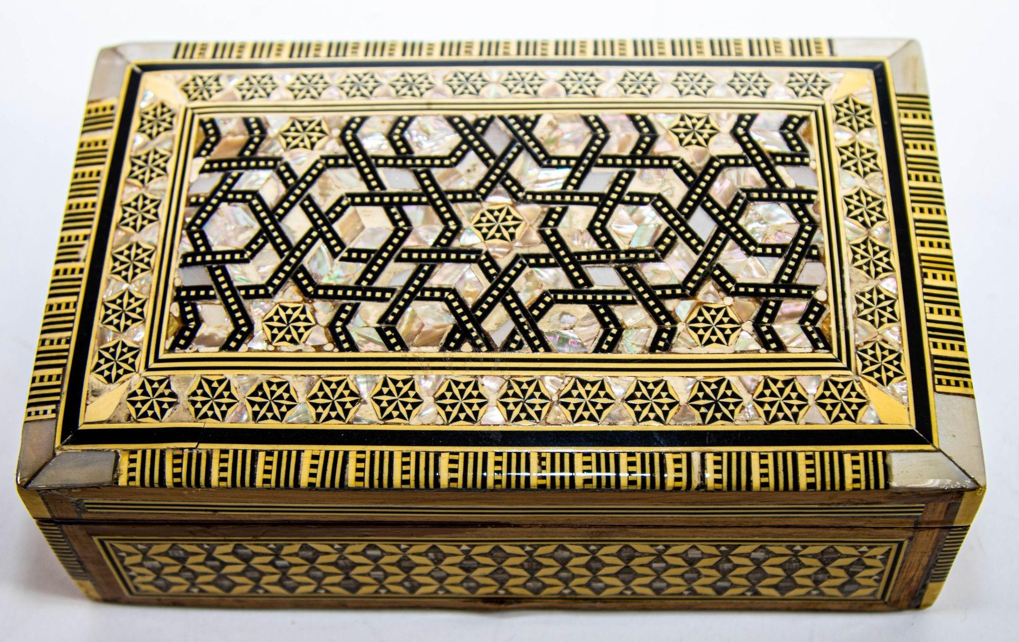 Middle Eastern Moorish Mother of Pearl Inlaid Marquetry Jewelry Box For Sale 6