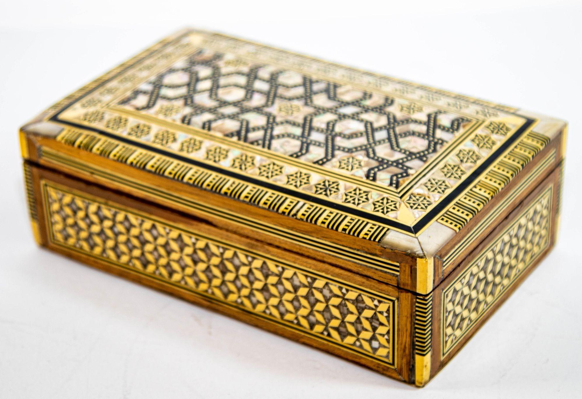 Middle Eastern Moorish Mother of Pearl Inlaid Marquetry Jewelry Box For Sale 10