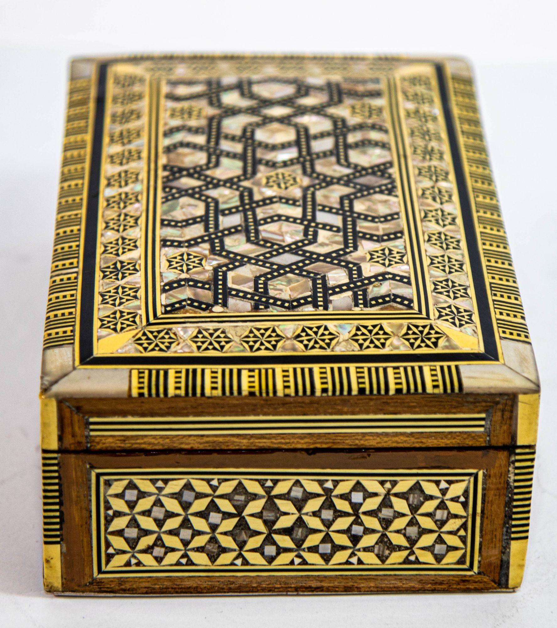 20th Century Middle Eastern Moorish Mother of Pearl Inlaid Marquetry Jewelry Box For Sale