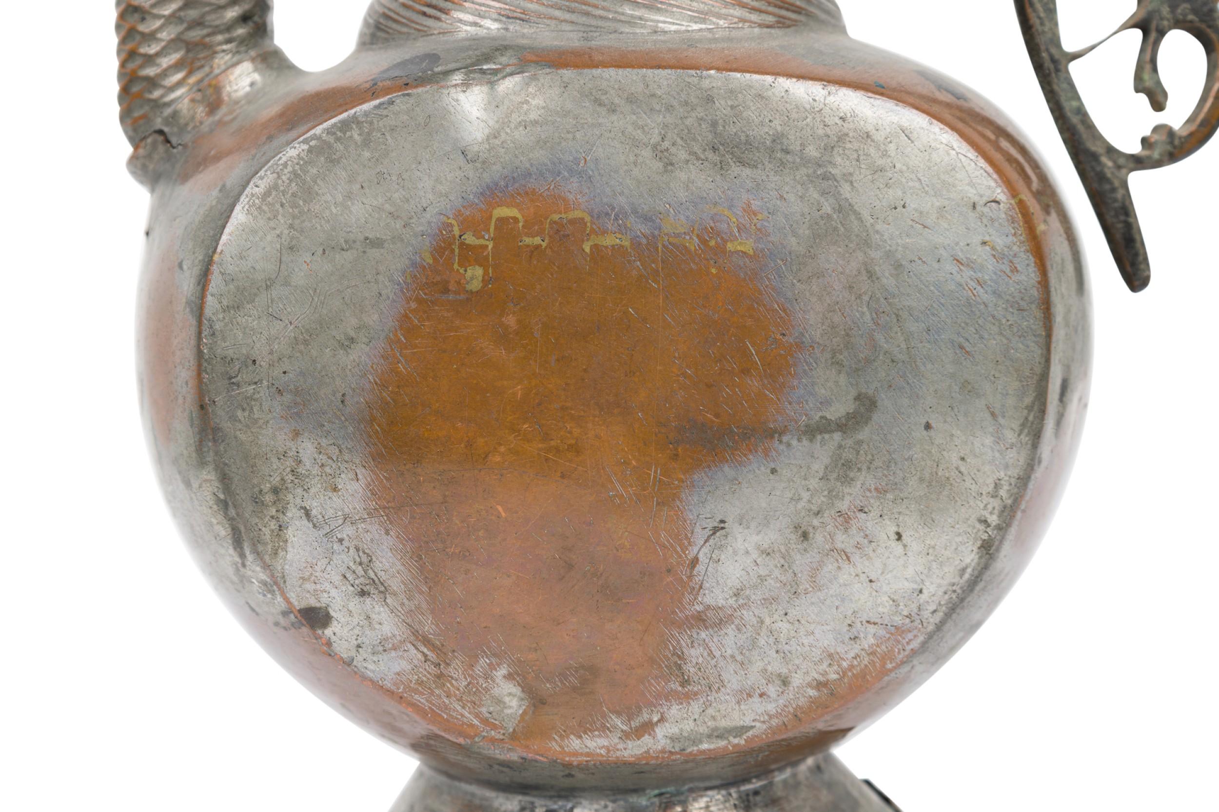 Ewer in argento e rame in stile moresco del Medio Oriente in vendita 3