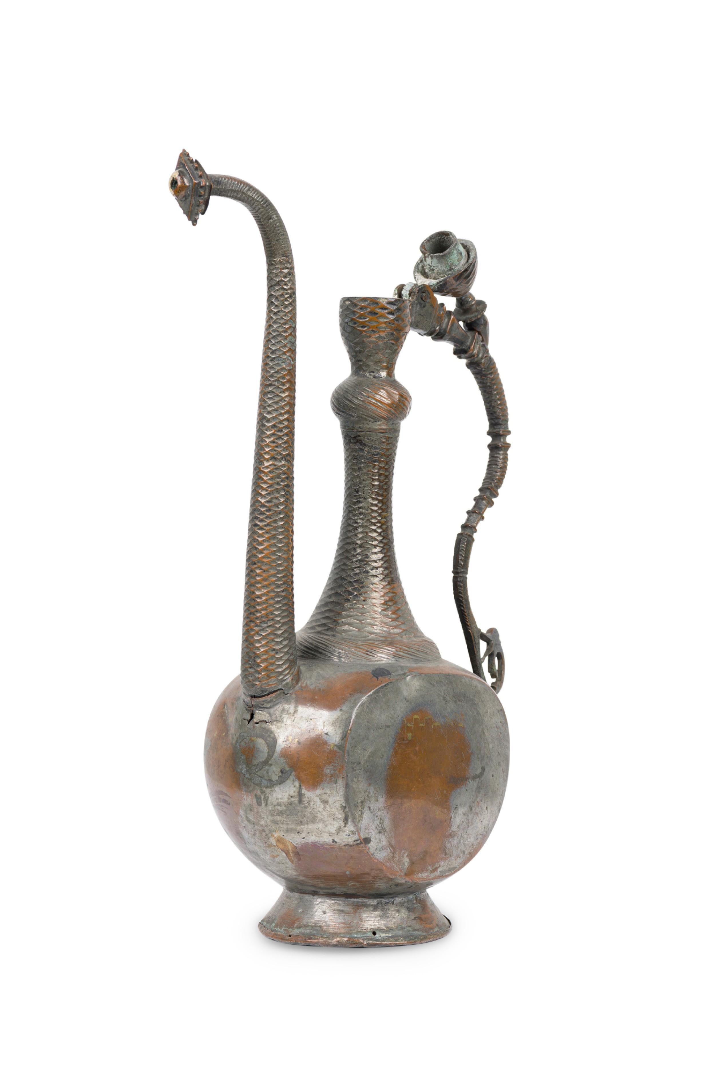 Ewer in argento e rame in stile moresco del Medio Oriente In condizioni buone in vendita a Queens, NY