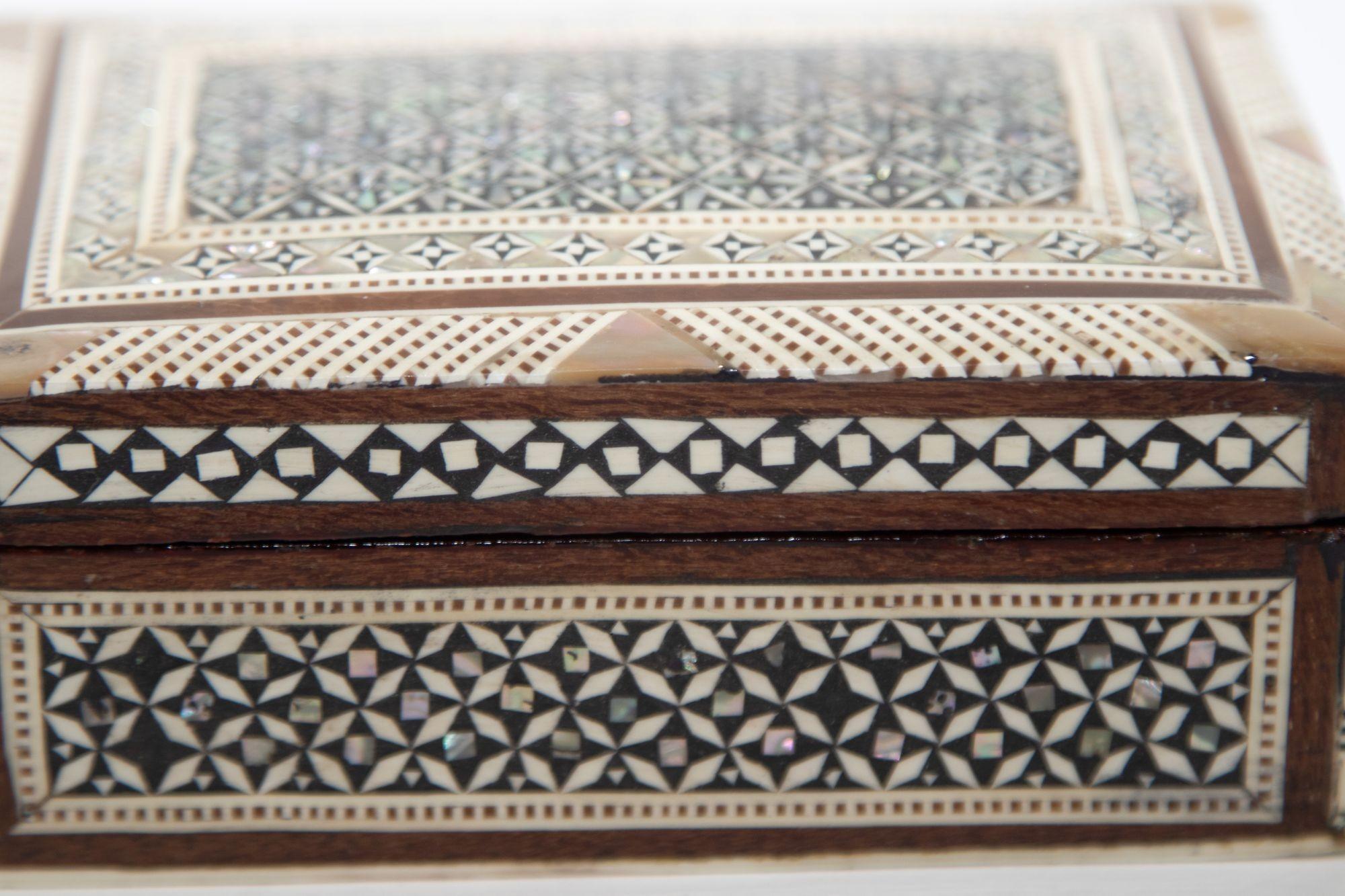 Middle Eastern Mosaic Wood Box with Inlays of Mother of Pearl, C. 1950s For Sale 1