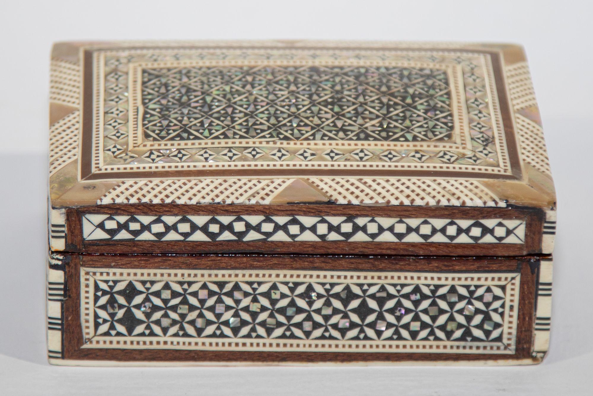 Middle Eastern Mosaic Wood Box with Inlays of Mother of Pearl, C. 1950s For Sale 3