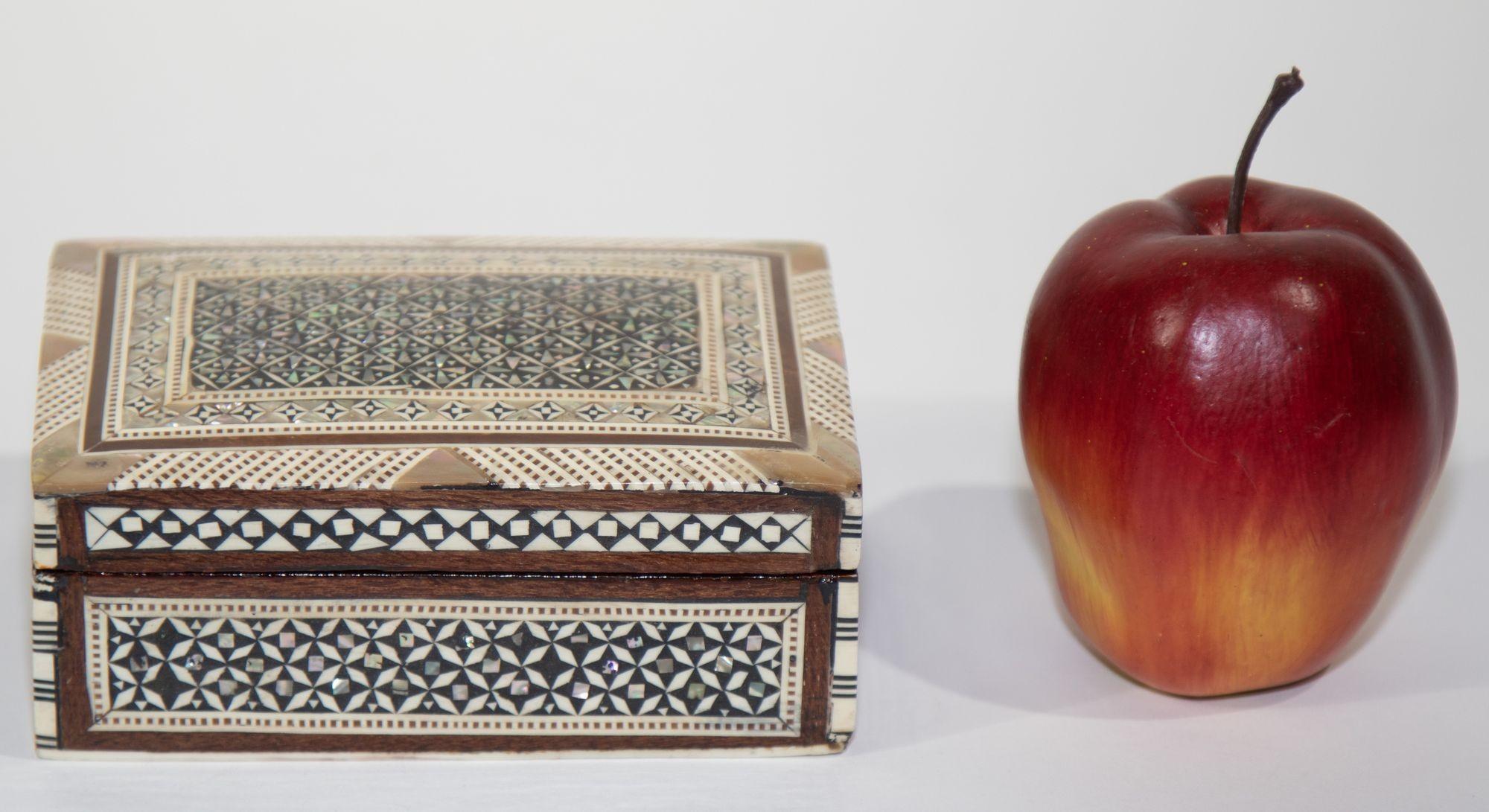 Middle Eastern Mosaic Wood Box with Inlays of Mother of Pearl, C. 1950s For Sale 4
