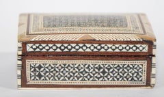 Nahöstliche Mosaik-Holzkiste mit Intarsien Muschel, um 1950