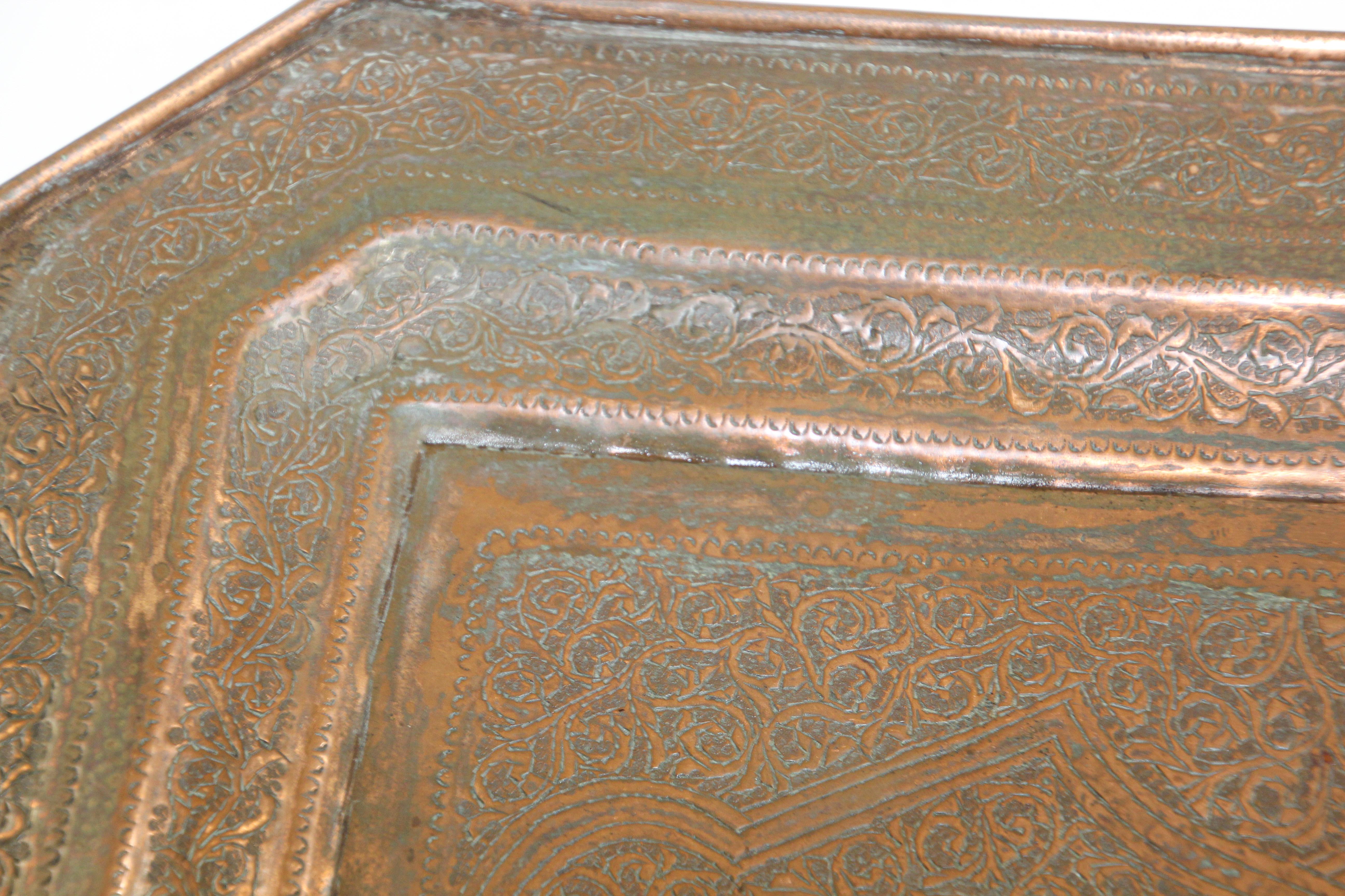 Achteckiges persisches Kupfer-Tablett für den Nahen Osten (Maurisch) im Angebot