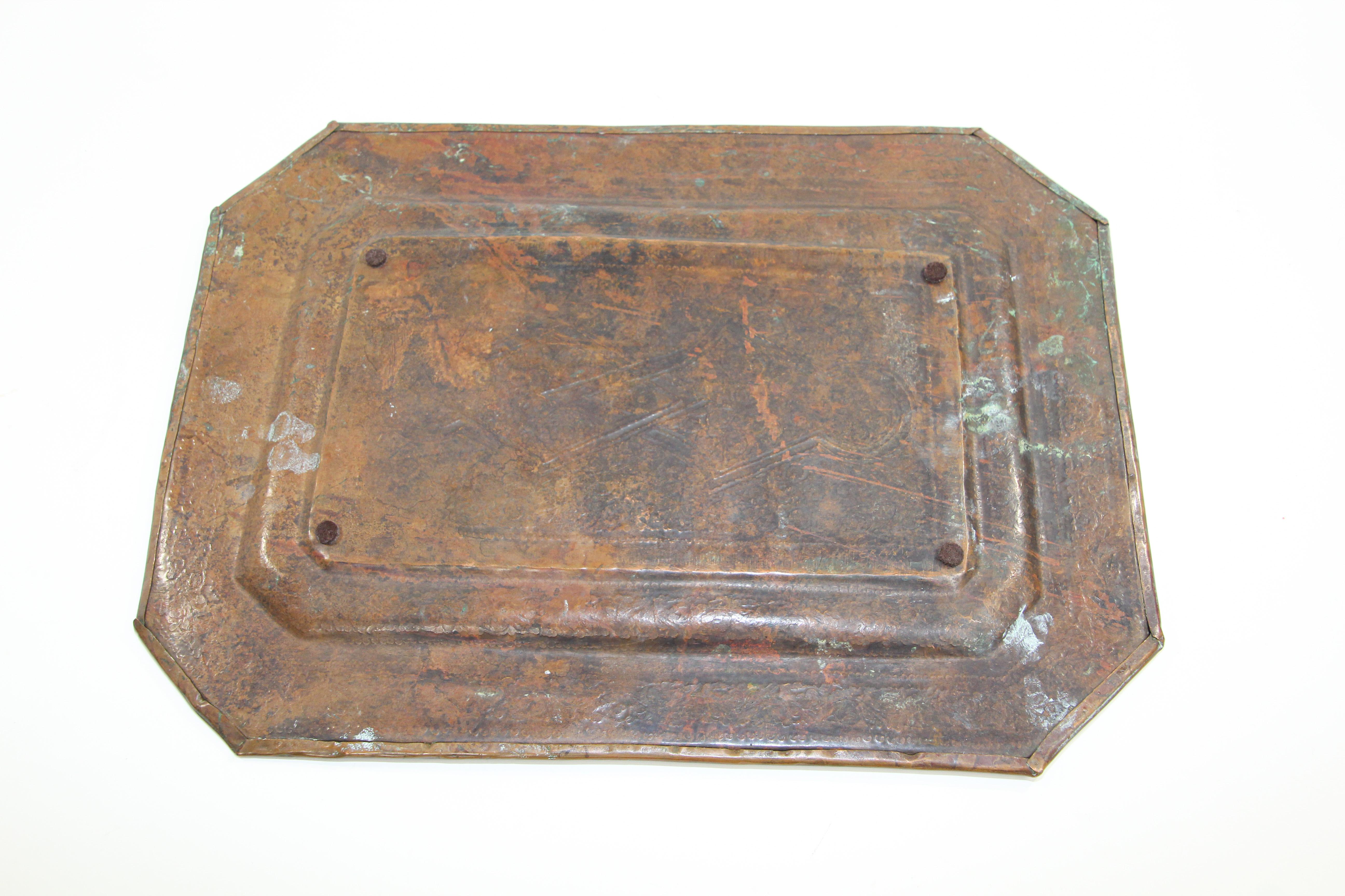 Achteckiges persisches Kupfer-Tablett für den Nahen Osten (19. Jahrhundert) im Angebot