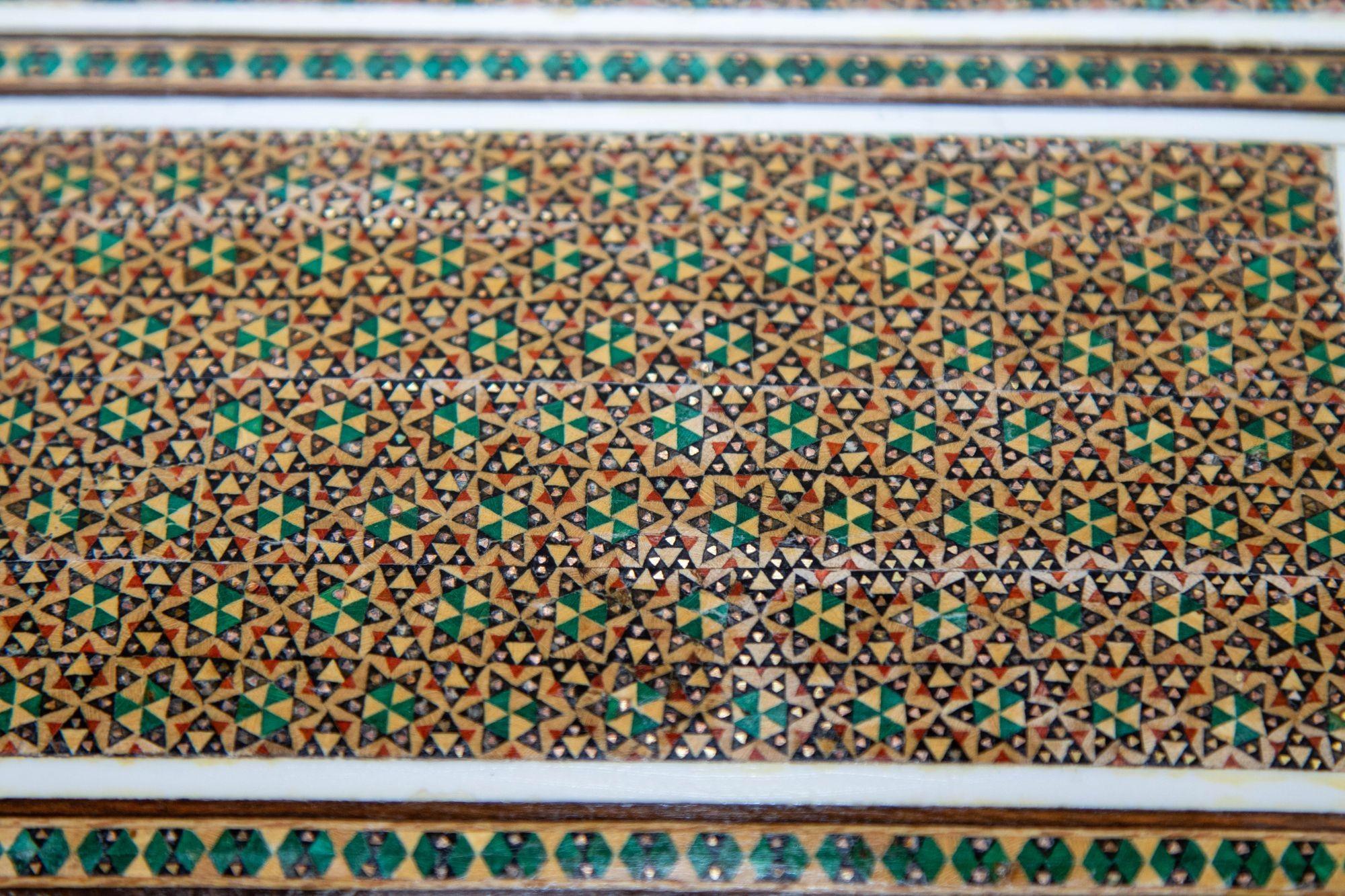 Persischer Mikro-Mosaik-Schmuckkästchen mit Intarsien aus dem Nahen Osten im Angebot 4